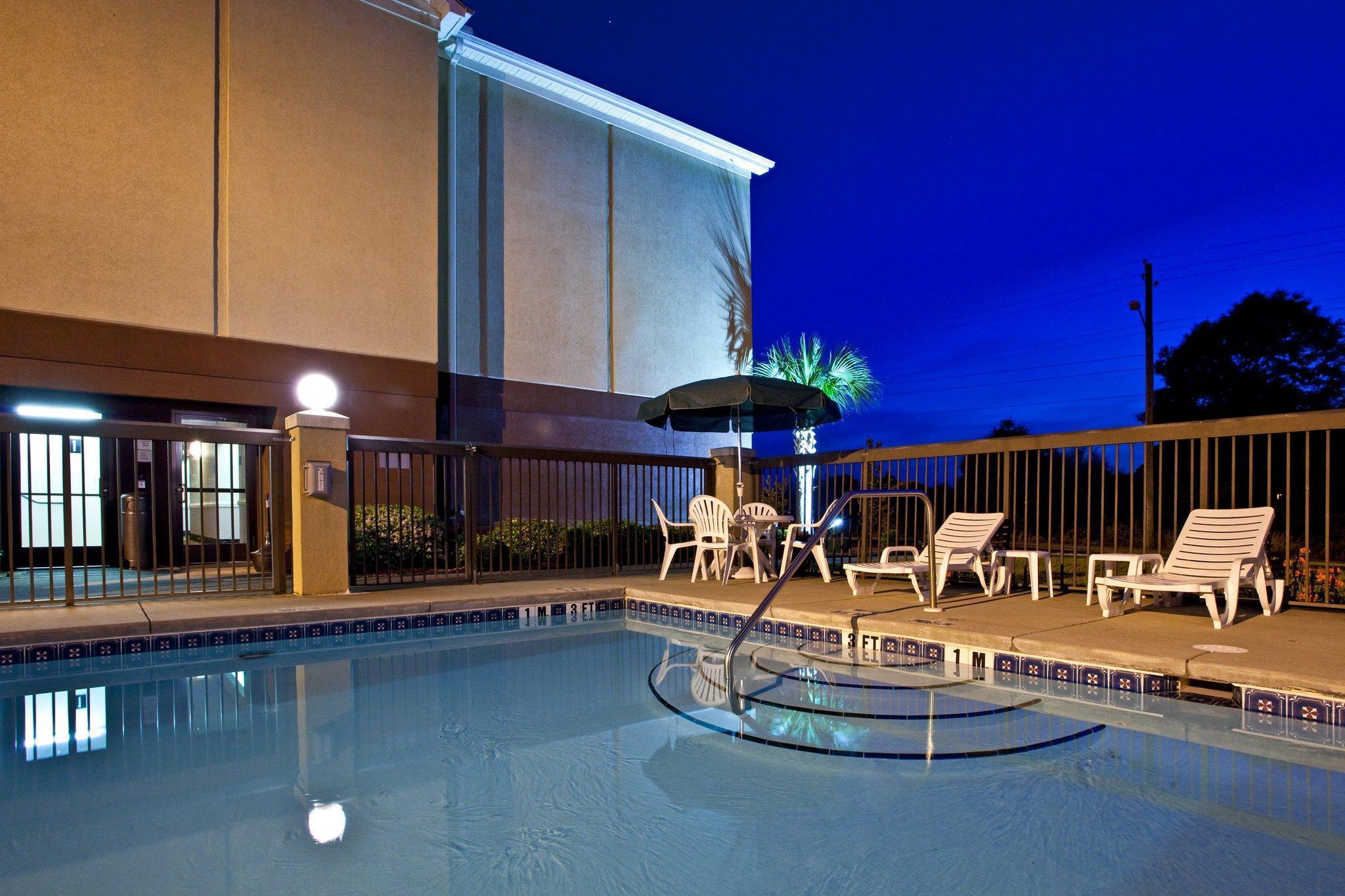 Hotel Express & East I-10 By Ihg Milton