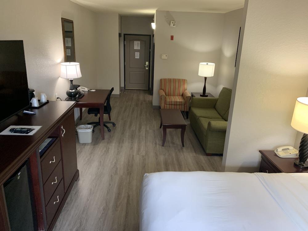 Hotel Country & By Radisson, West, Fl