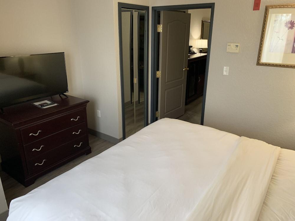Country & By Radisson, West, Fl 3*