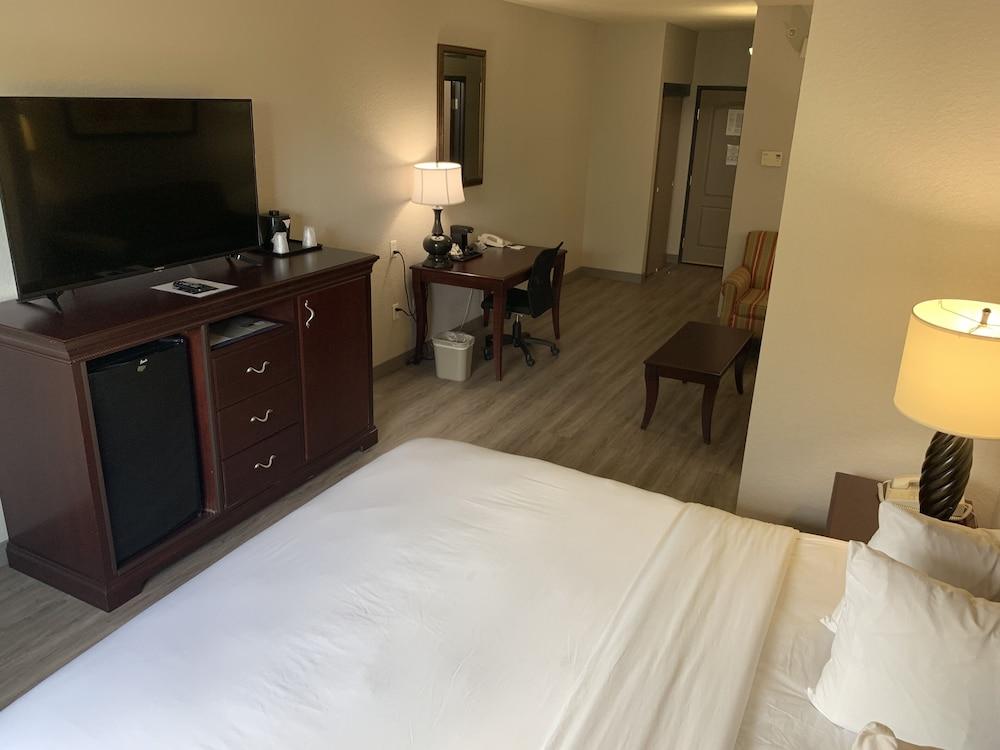 Country & By Radisson, West, Fl 3*