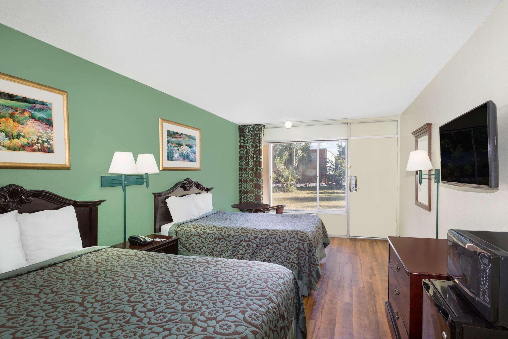 Motel Travelodge By Wyndham Myers North 2*
