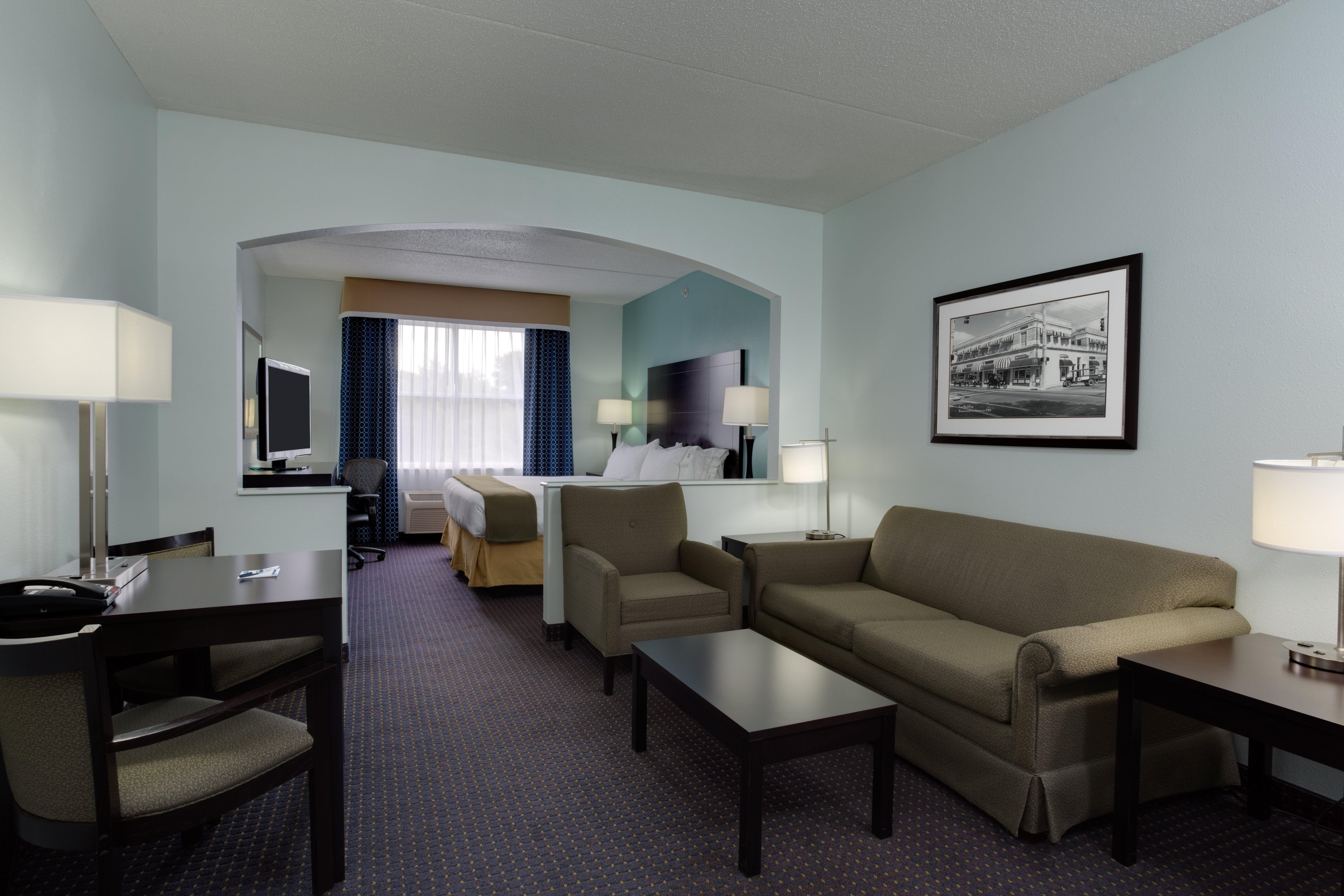 Express & Plant By Ihg 3* Plant City