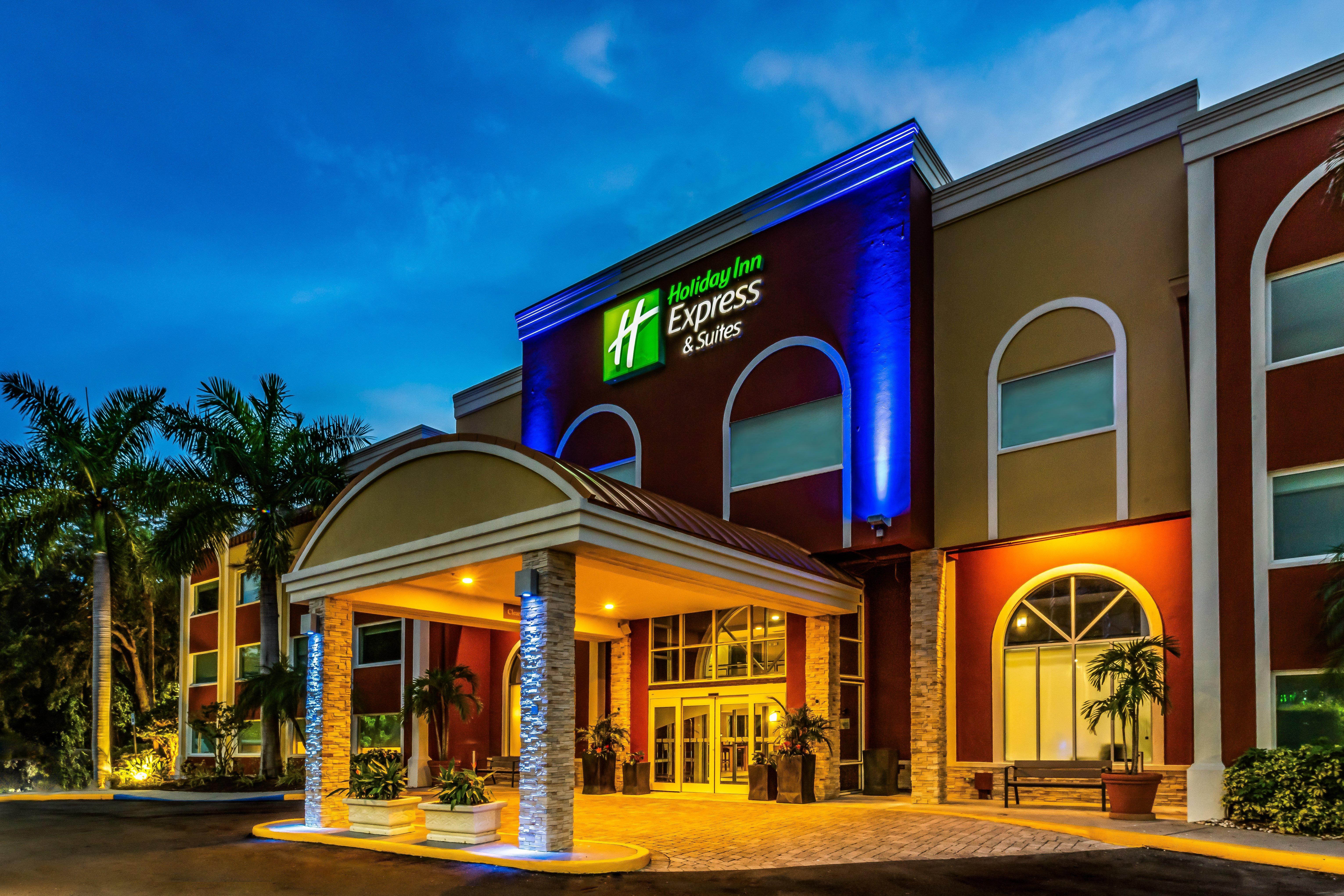 Express & West By Ihg Hotel