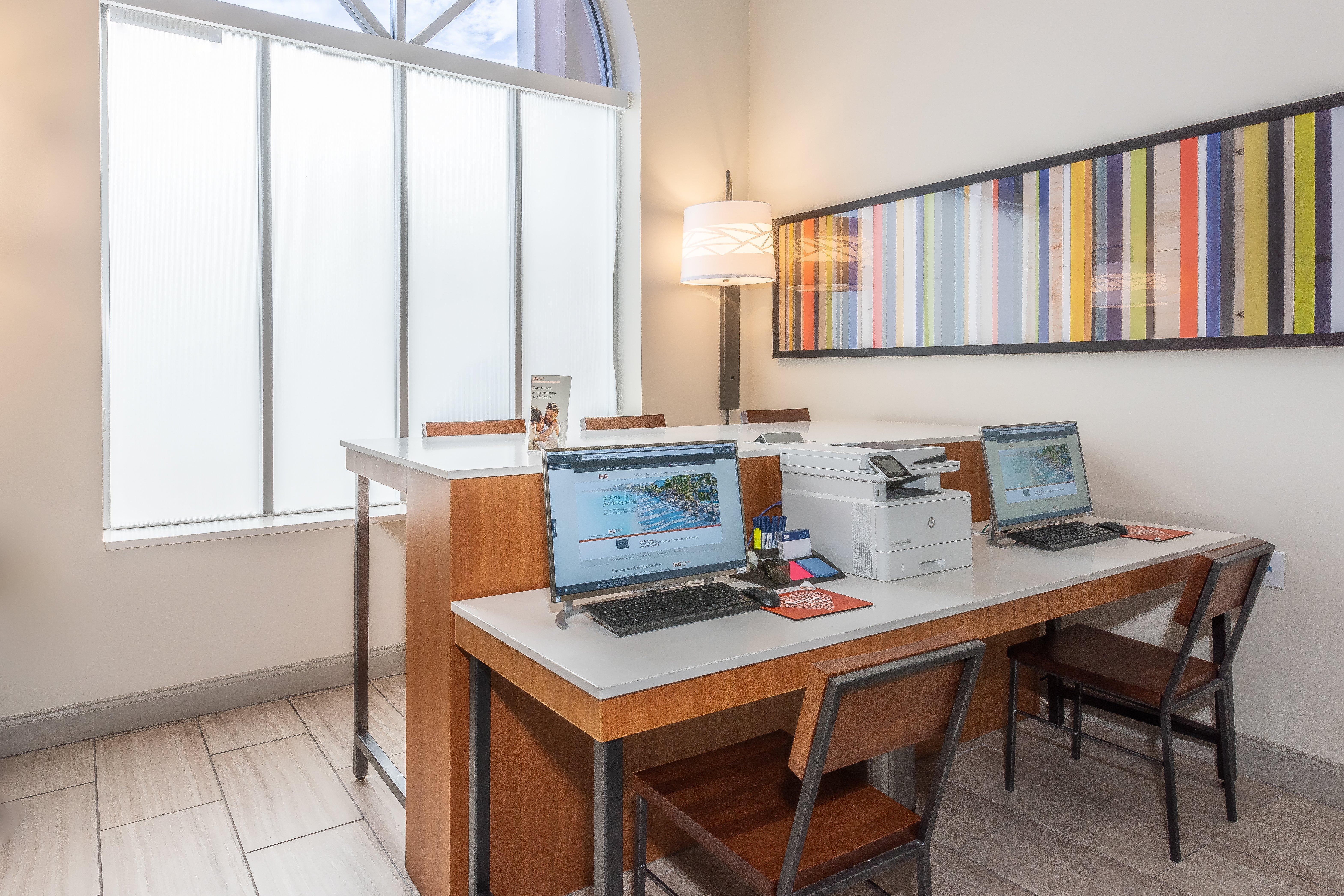Express & West By Ihg Hotel