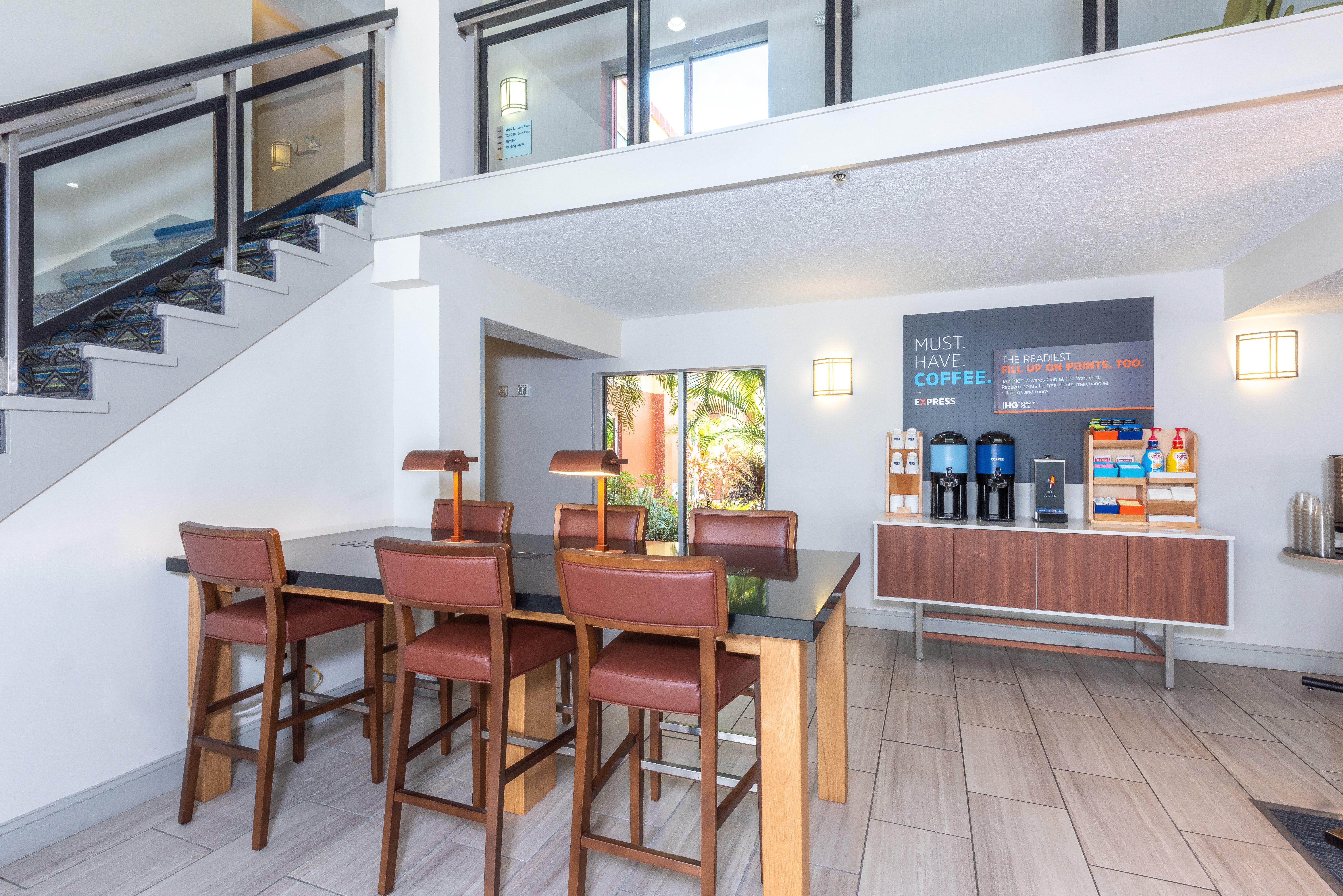 Express & West By Ihg Hotel Bradenton