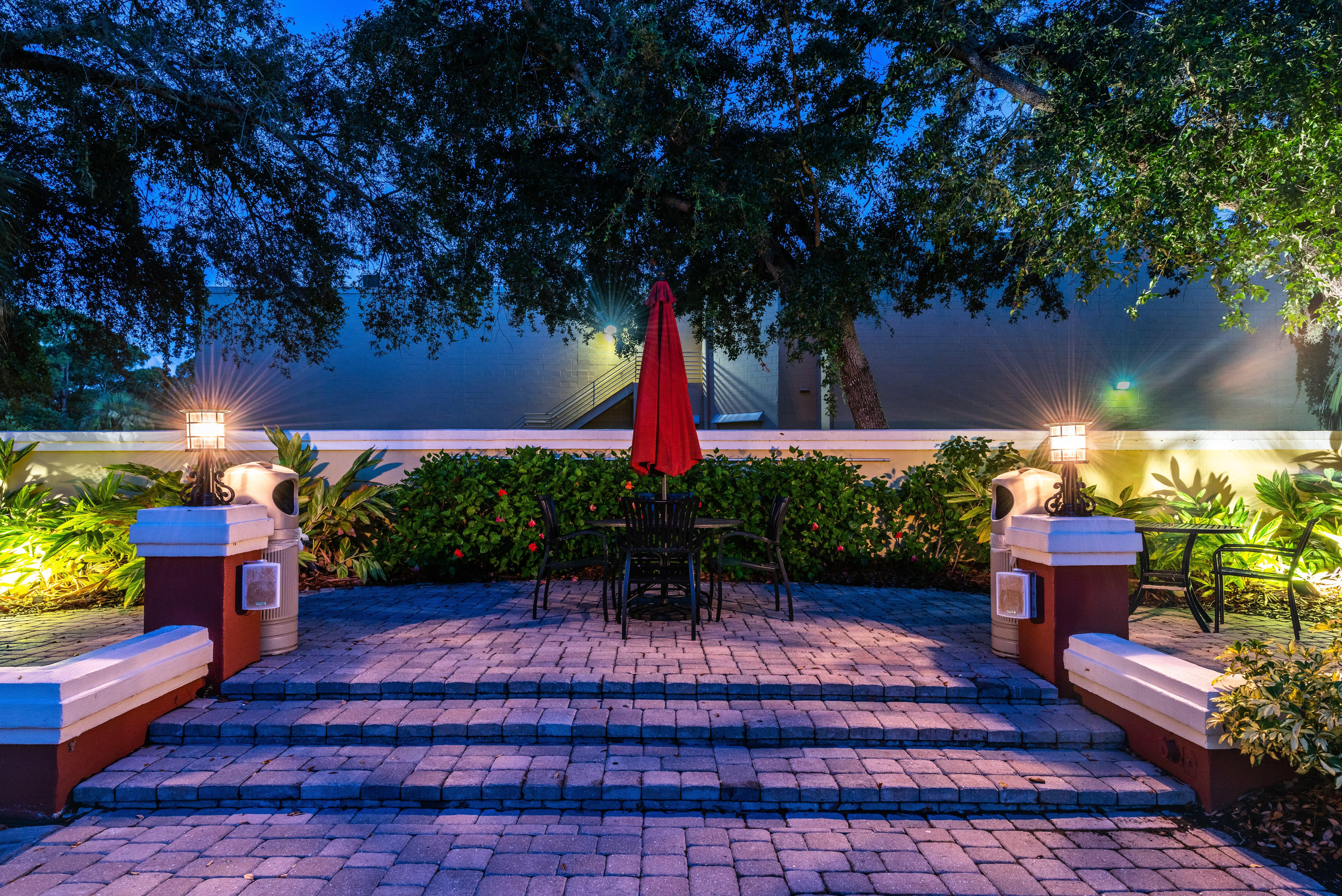 Express & West By Ihg Hotel 2*