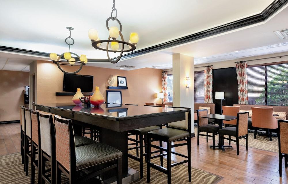Hotel Hampton By Hilton Spring Hill 3*