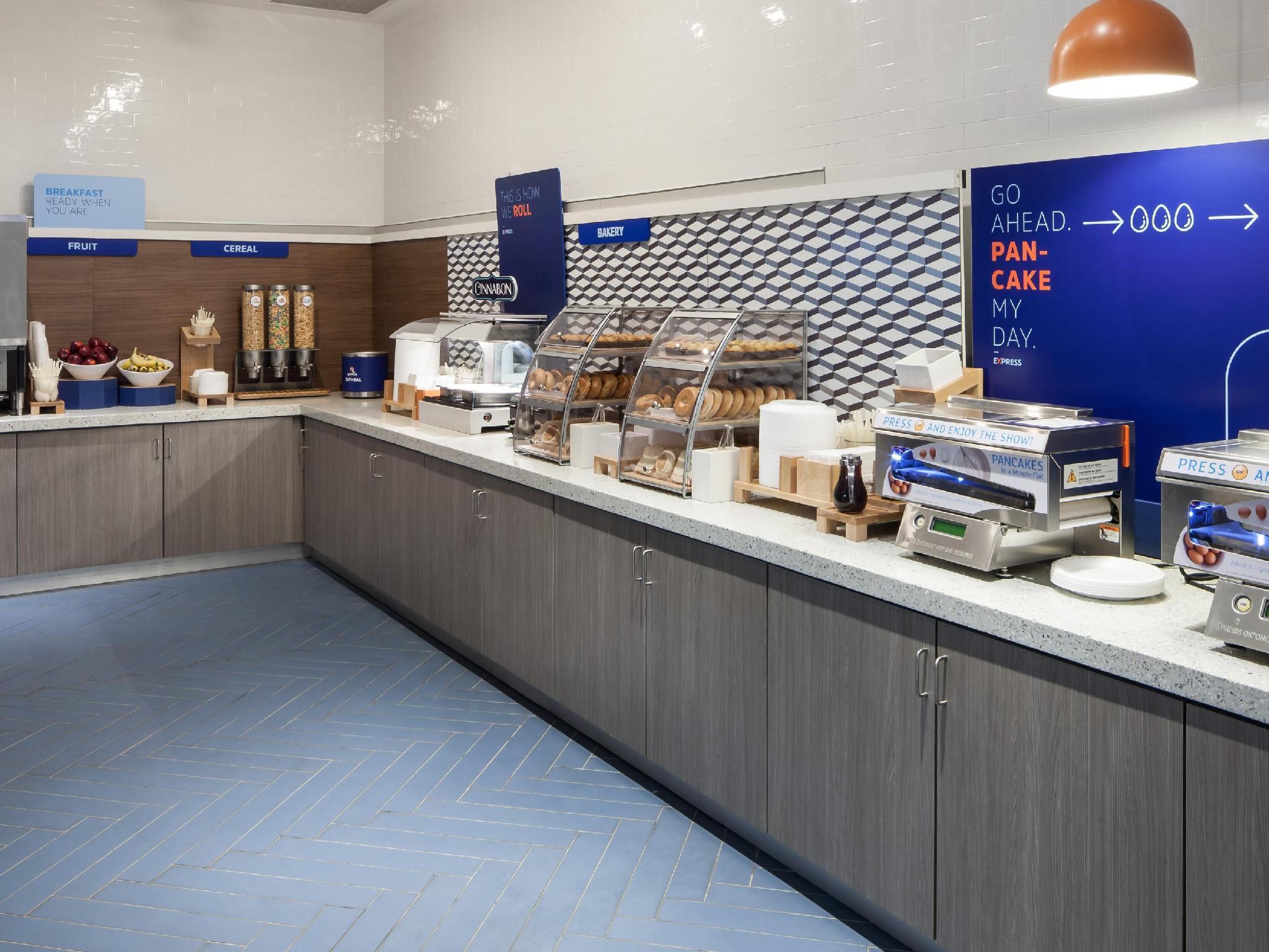 Holiday Inn Express & Suites - Orlando At Seaworld By Ihg Hotel 3*