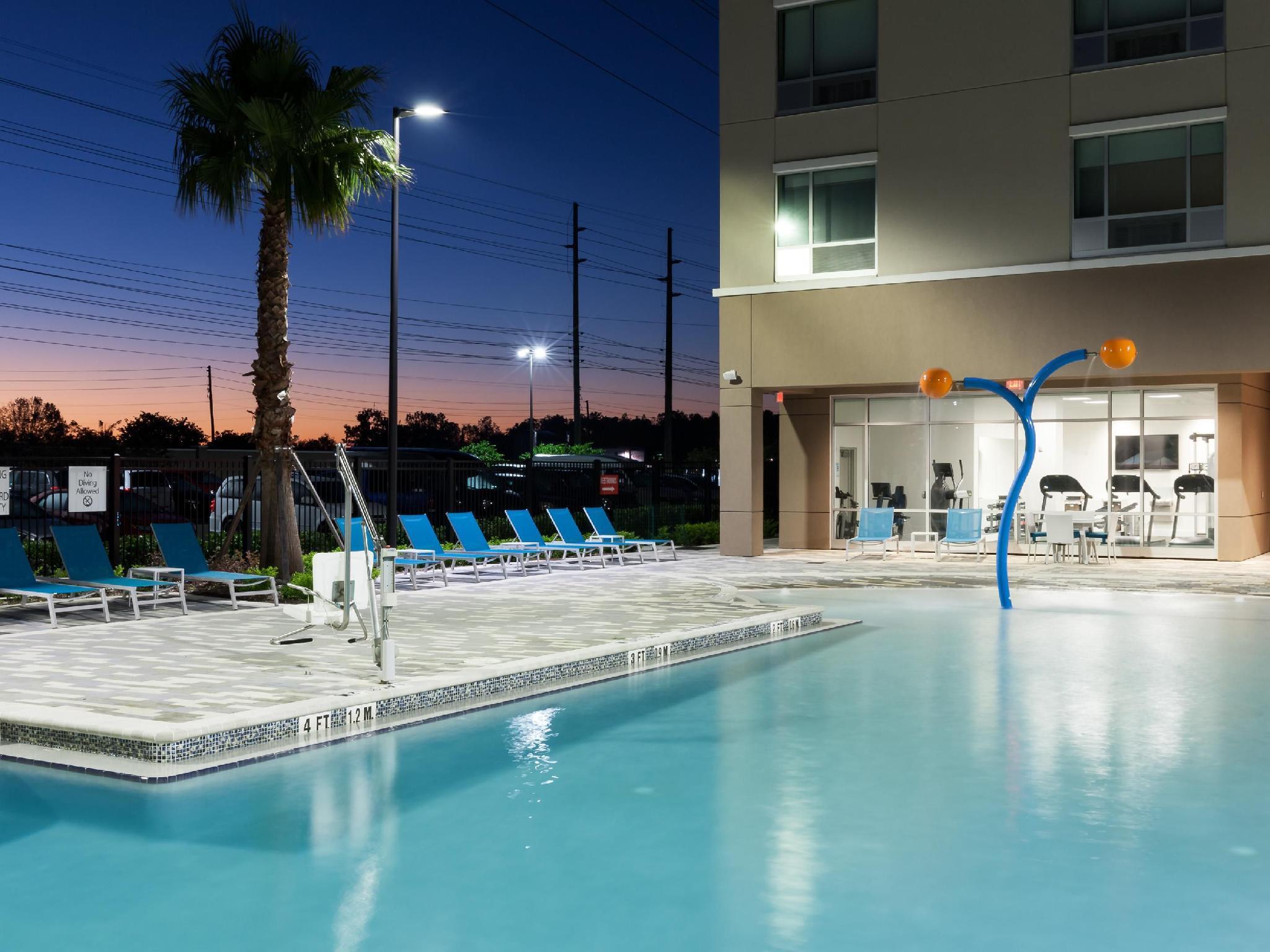 Hotel Holiday Inn Express & Suites - Orlando At Seaworld By Ihg
