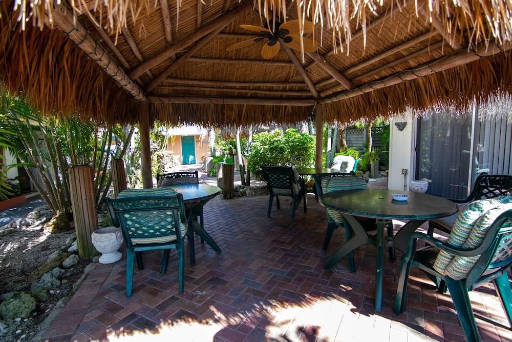 Flamingo & Villas North Naples Motel 2*