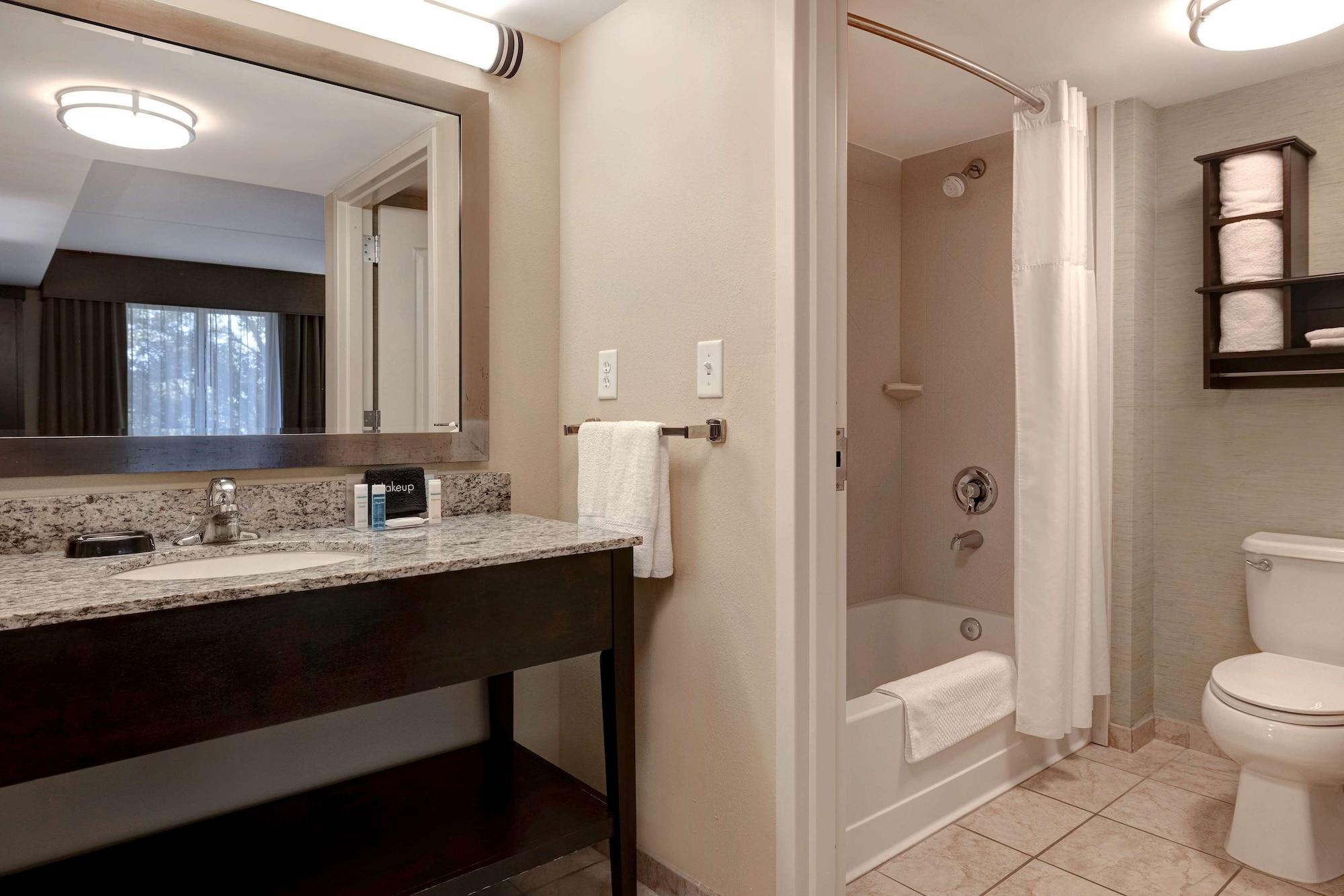 Hampton & Pensacola/gulf Breeze Hotel