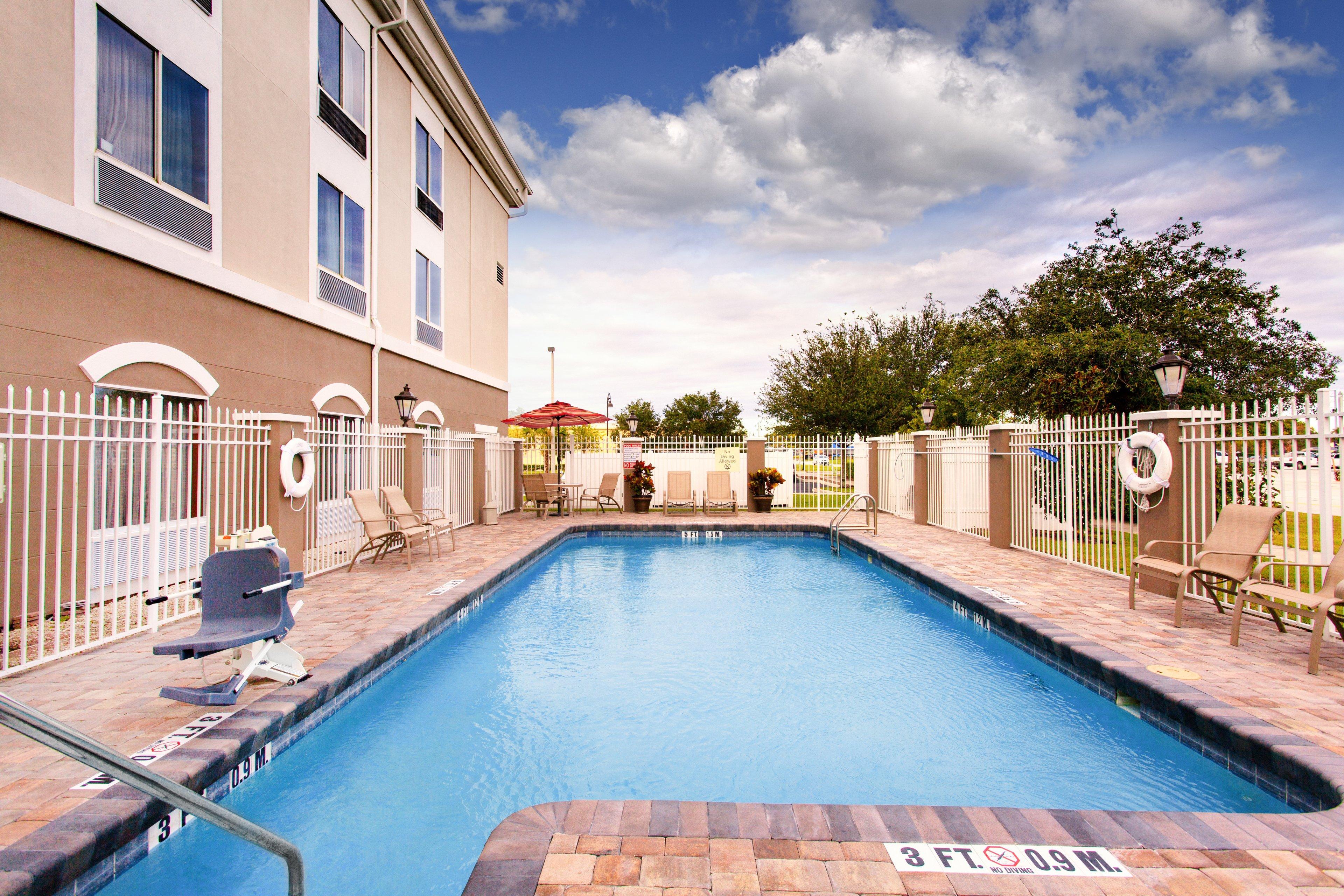 Hotel Express Wales North-winter Haven By Ihg