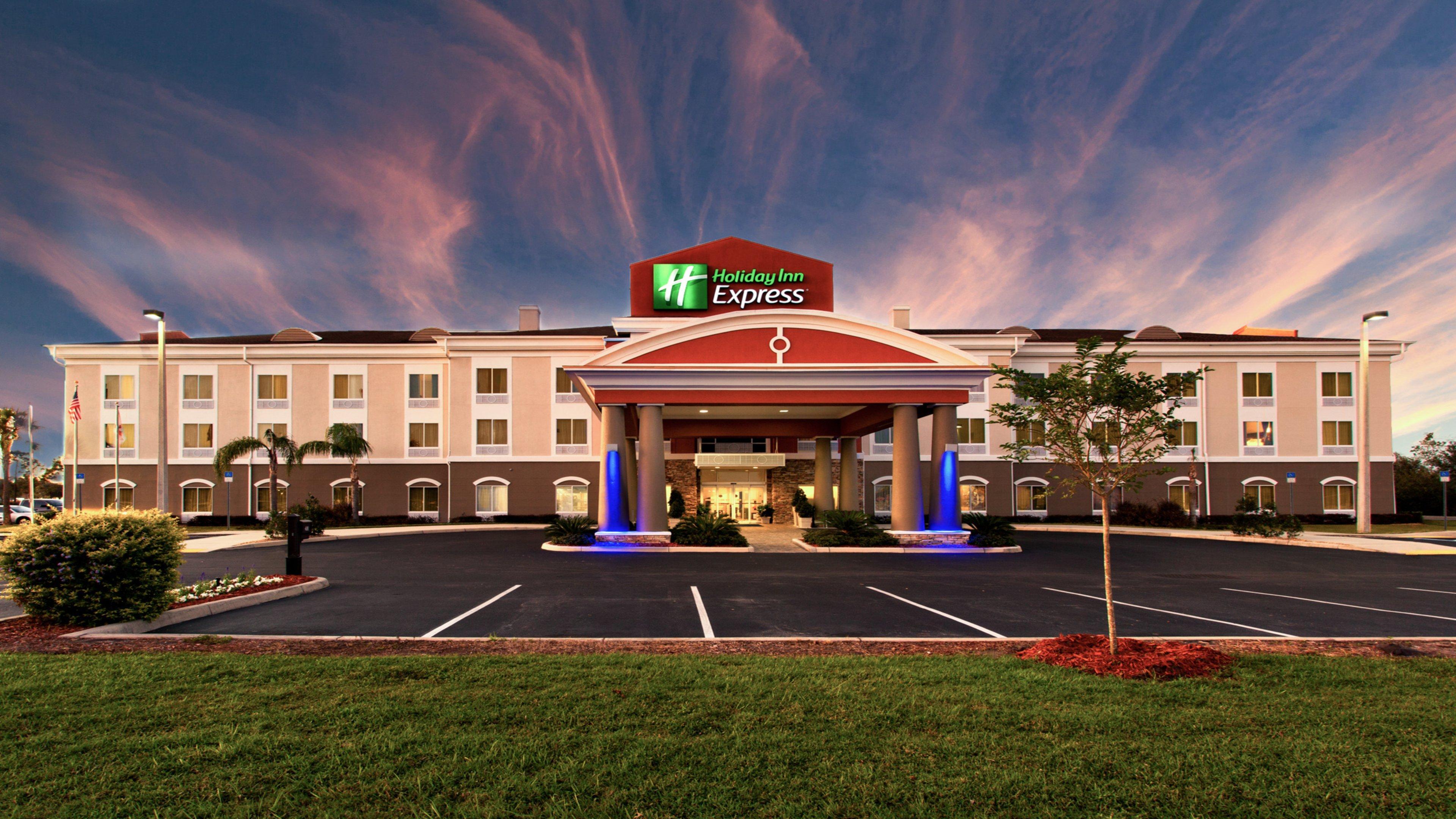 Hotel Express Wales North-winter Haven By Ihg