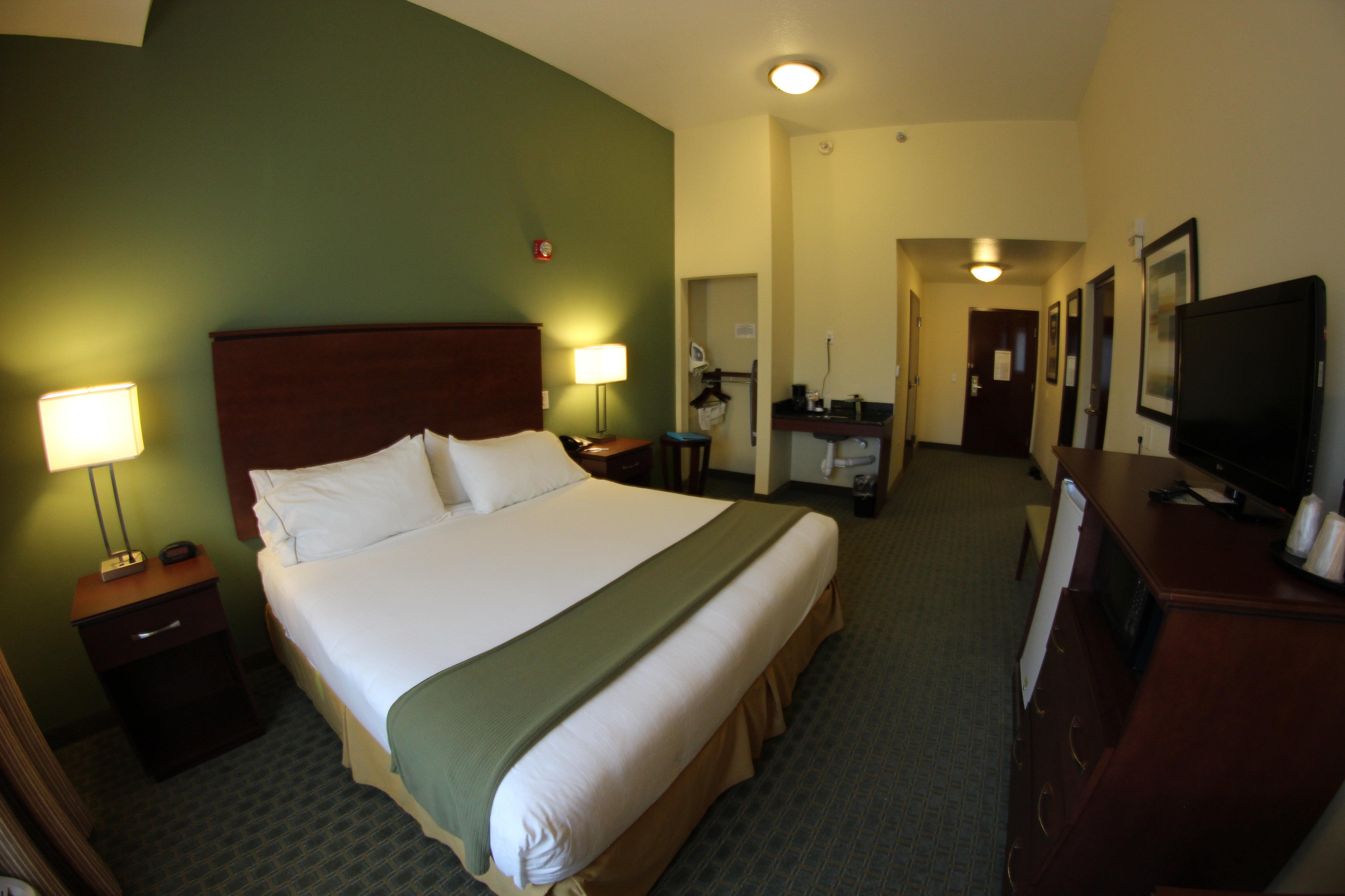 Express & By Ihg 2*