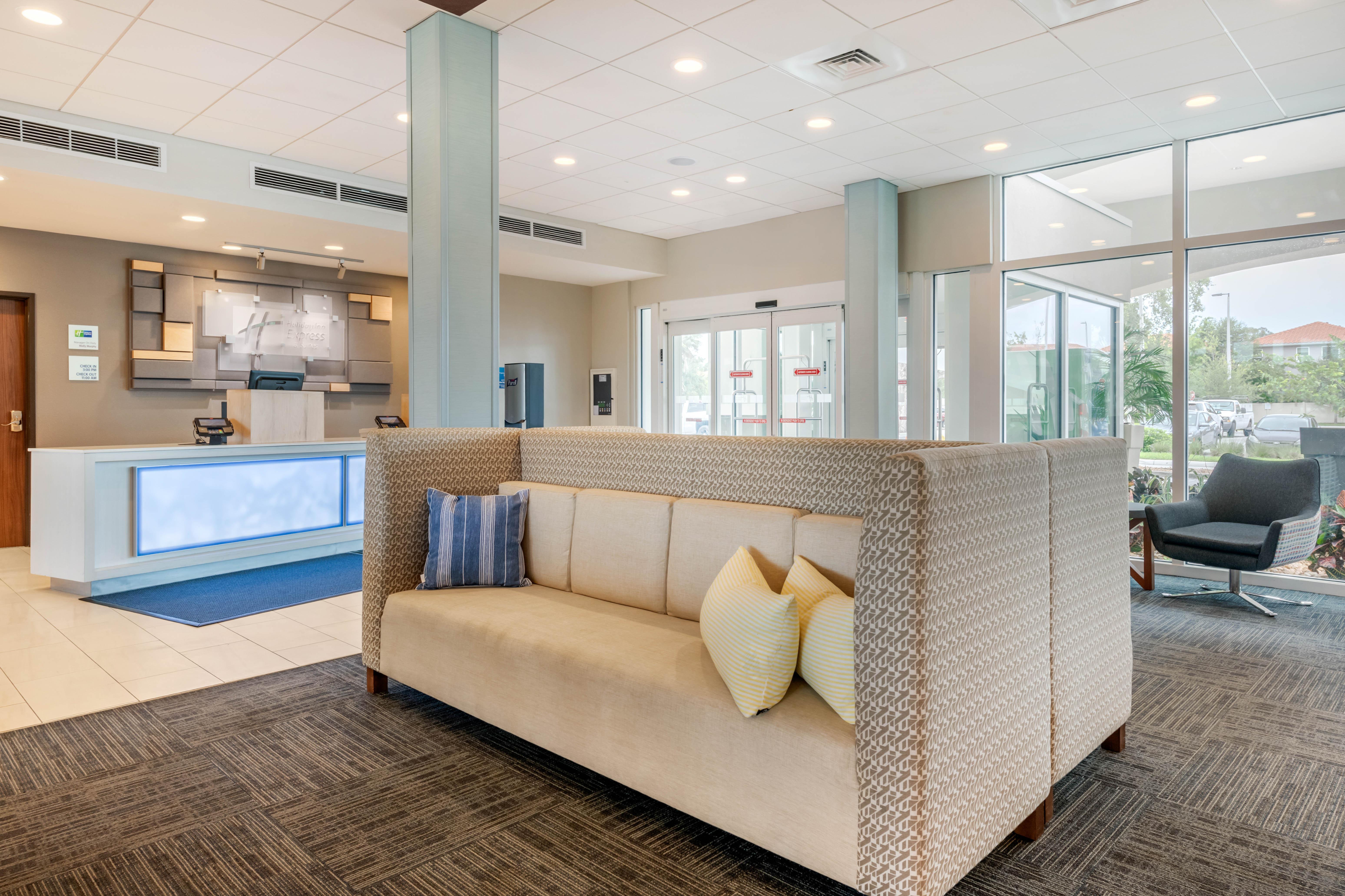 Hotel Holiday Inn Express & Suites - St. Petersburg - Madeira Beach By Ihg