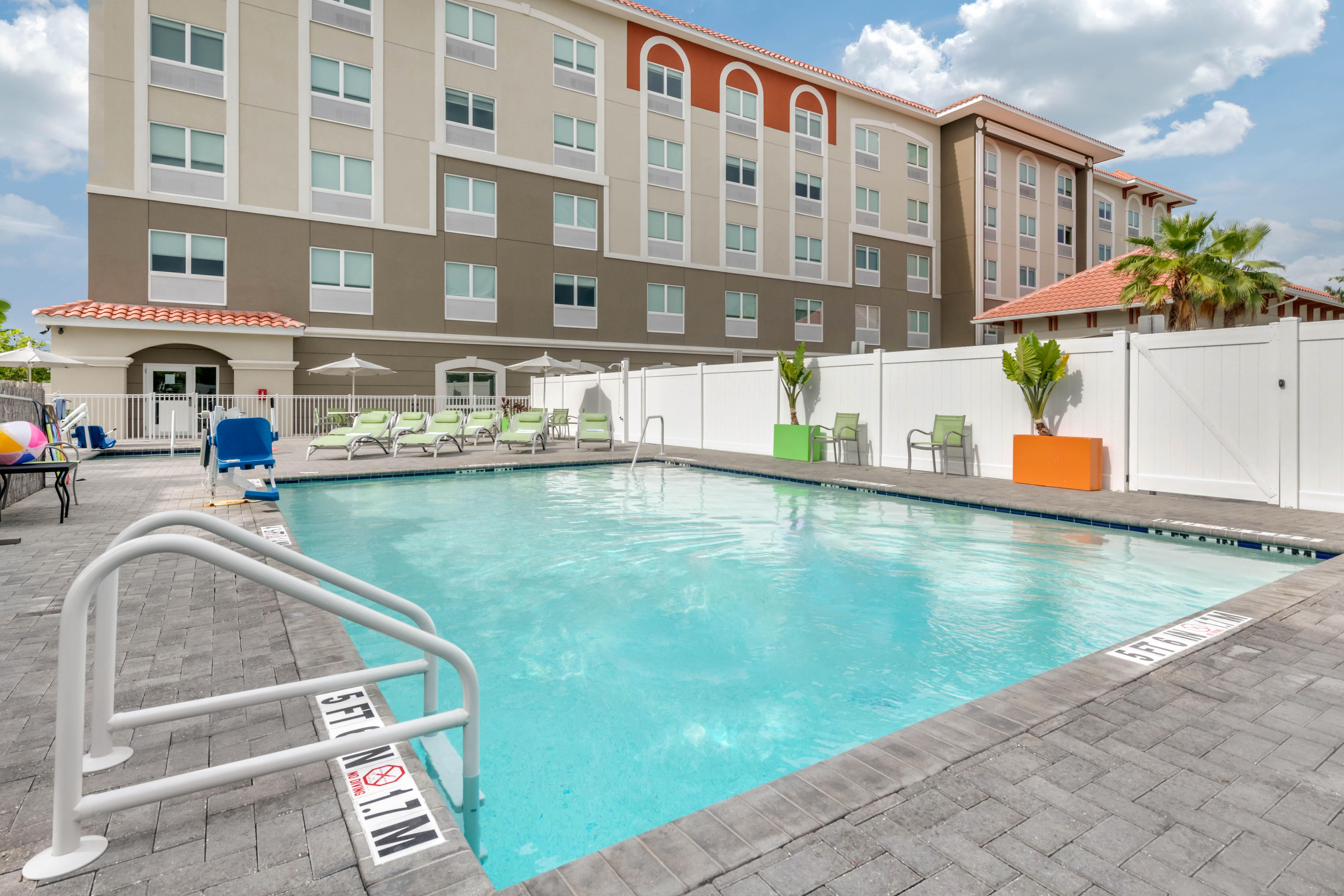 Holiday Inn Express & Suites - St. Petersburg - Madeira Beach By Ihg 3* St. Petersburg
