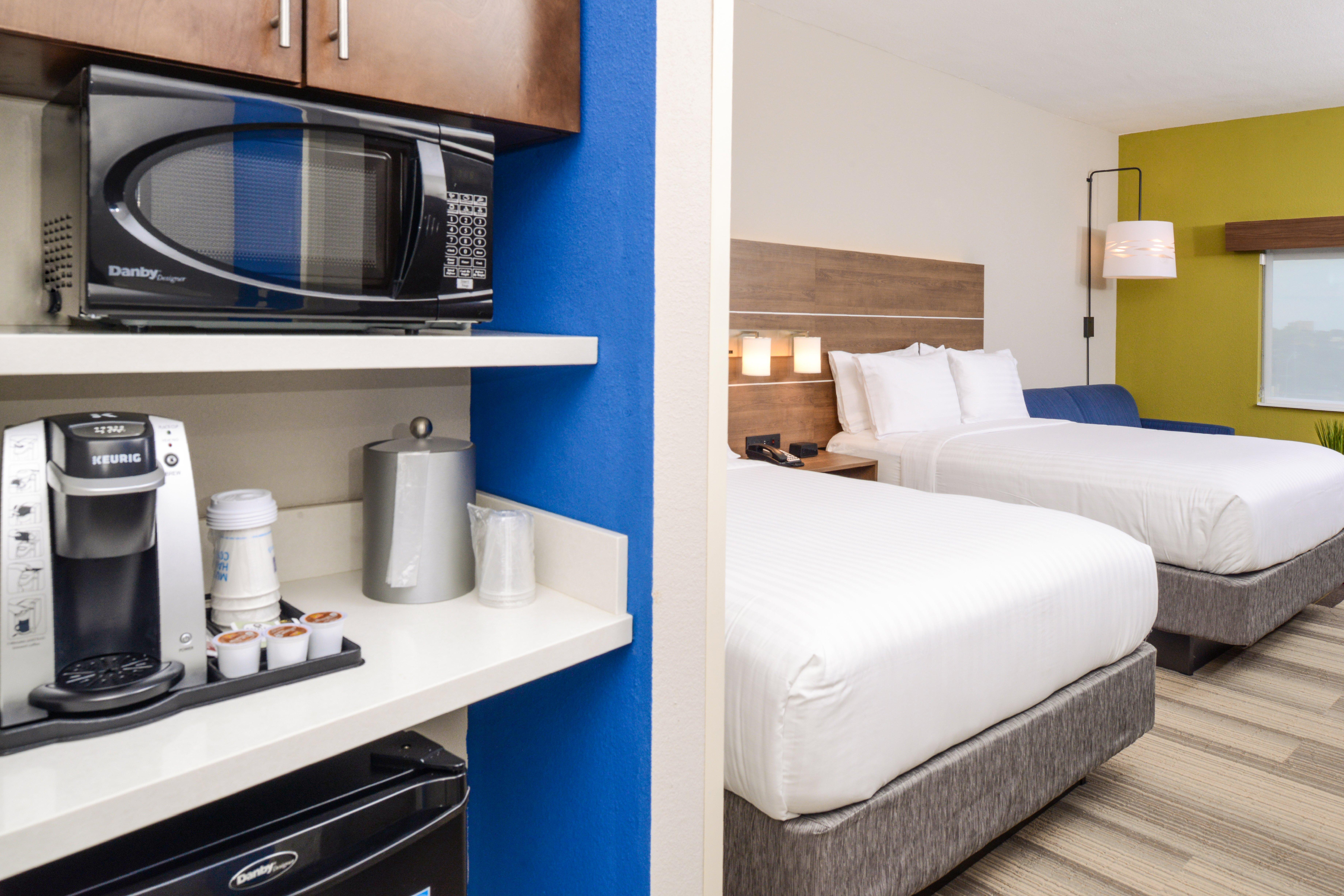 Holiday Inn Express & Suites - St. Petersburg - Madeira Beach By Ihg 3*