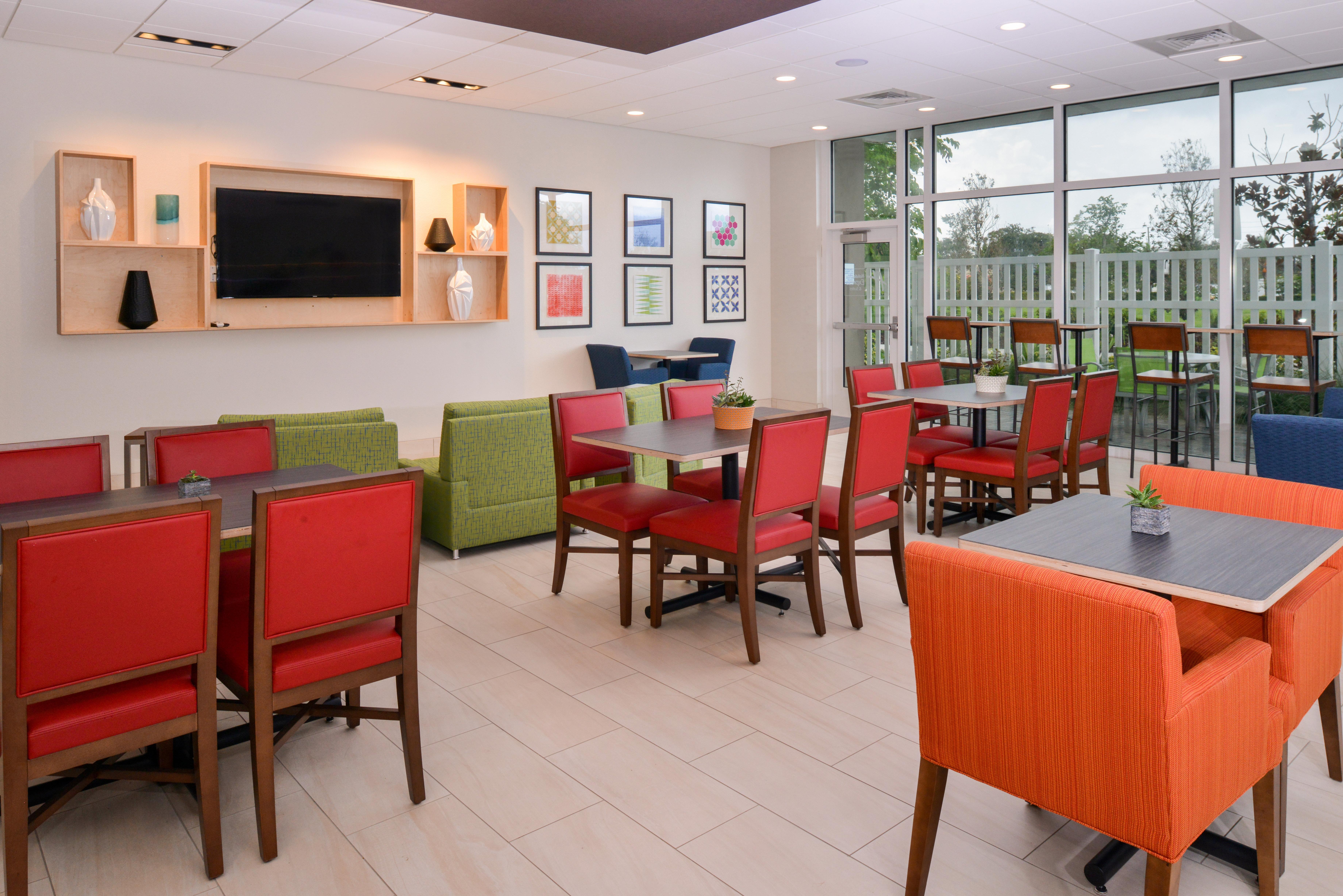 Holiday Inn Express & Suites - St. Petersburg - Madeira Beach By Ihg Hotel