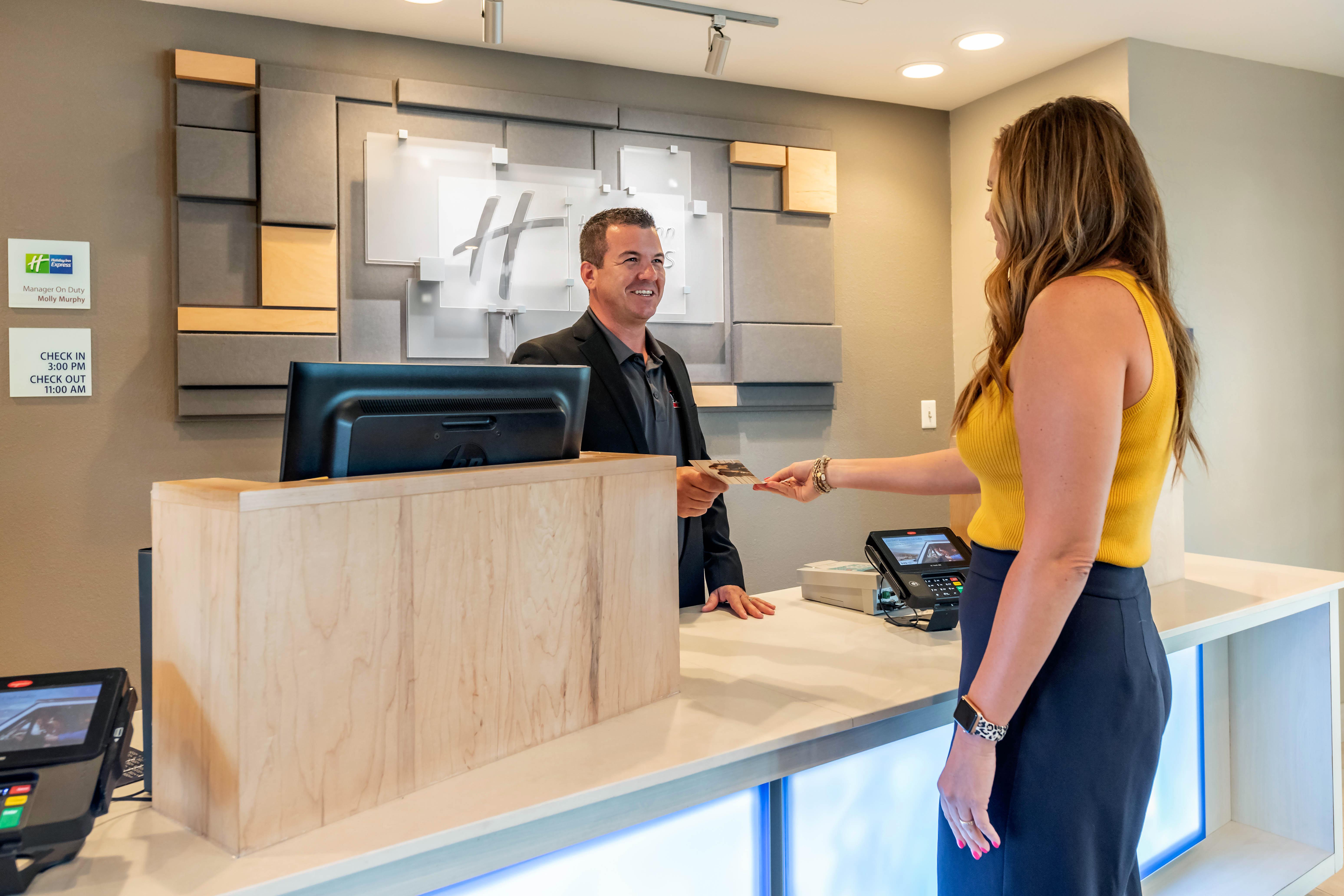 Holiday Inn Express & Suites - St. Petersburg - Madeira Beach By Ihg St. Petersburg