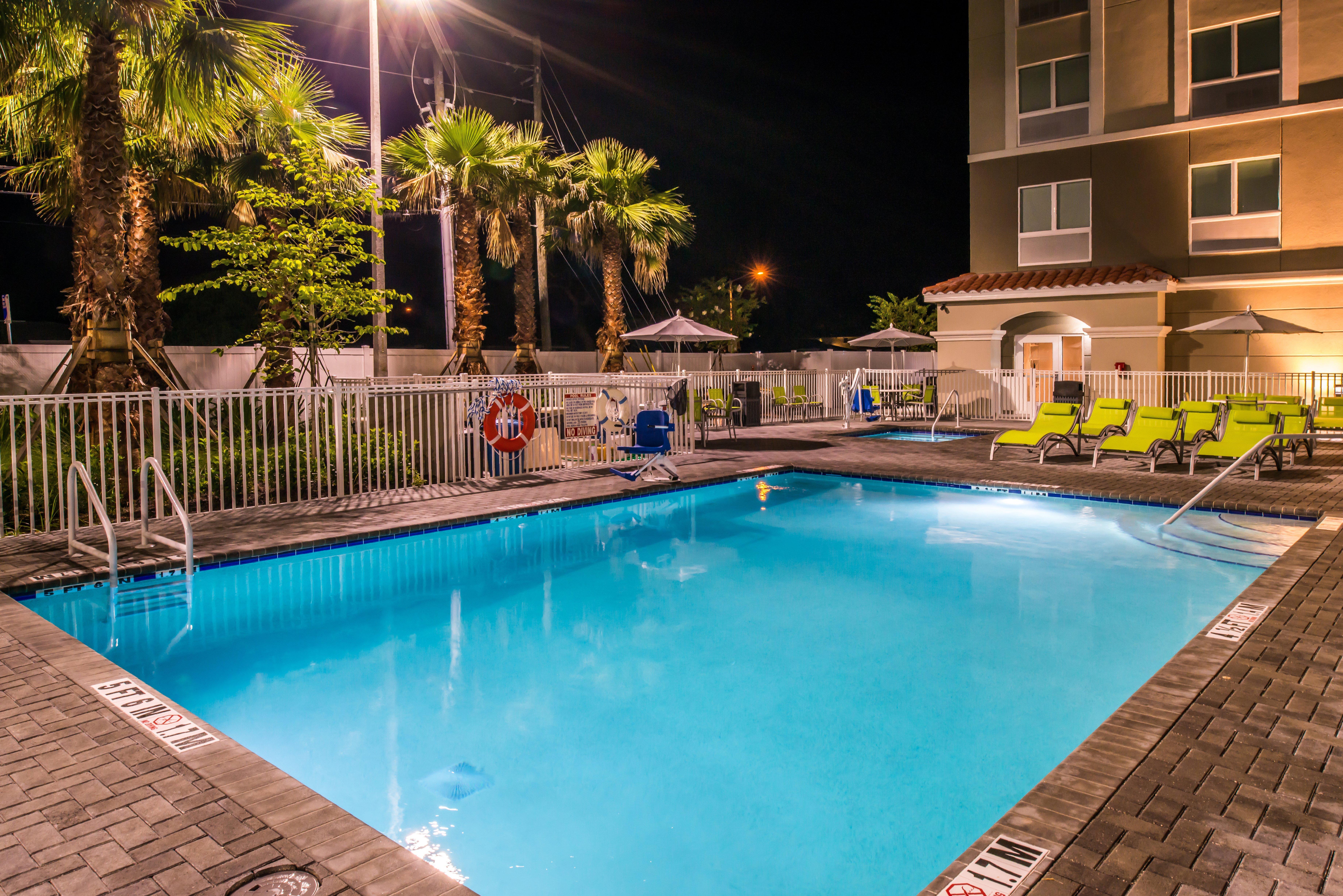 Holiday Inn Express & Suites - St. Petersburg - Madeira Beach By Ihg Hotel