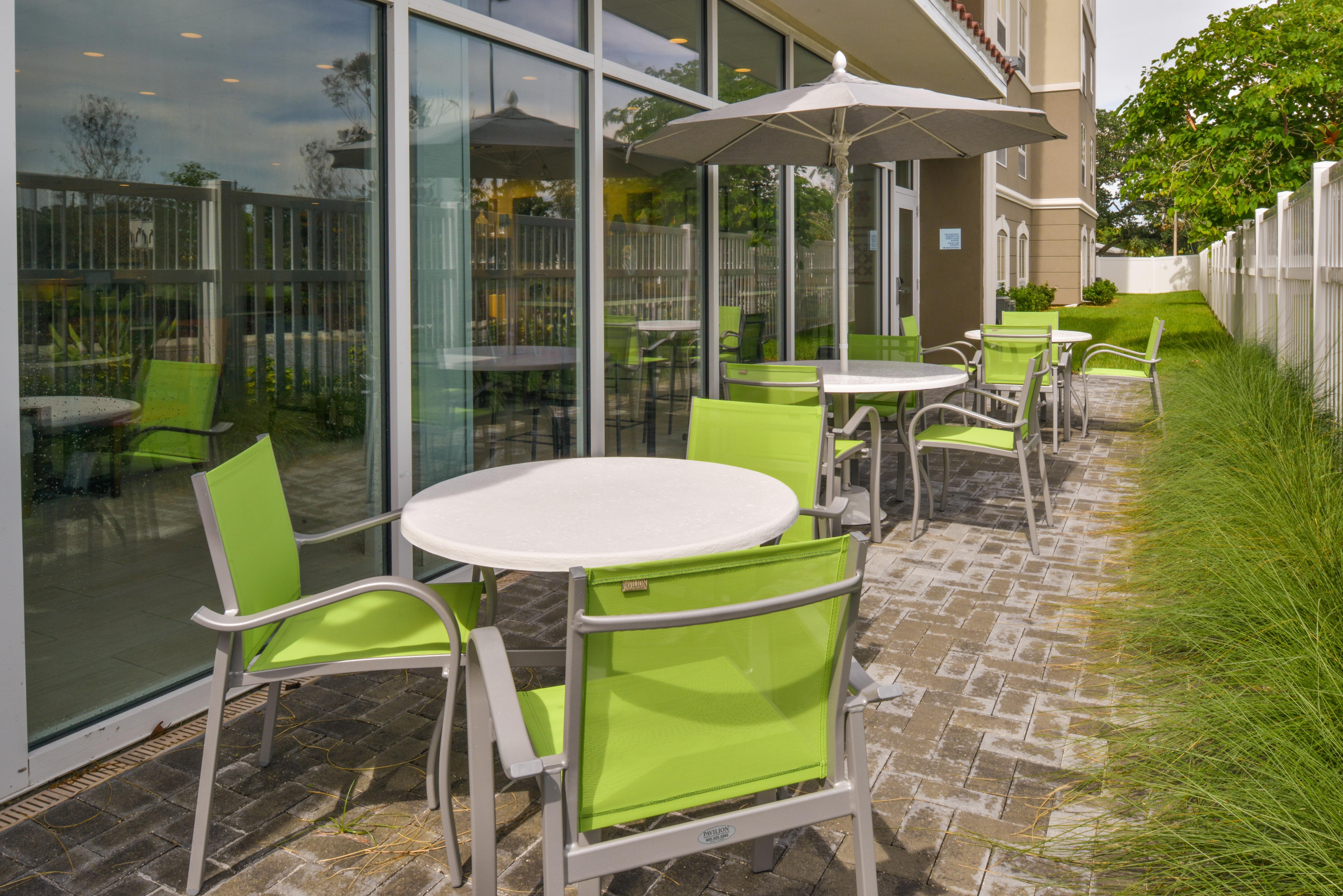 Holiday Inn Express & Suites - St. Petersburg - Madeira Beach By Ihg 3*