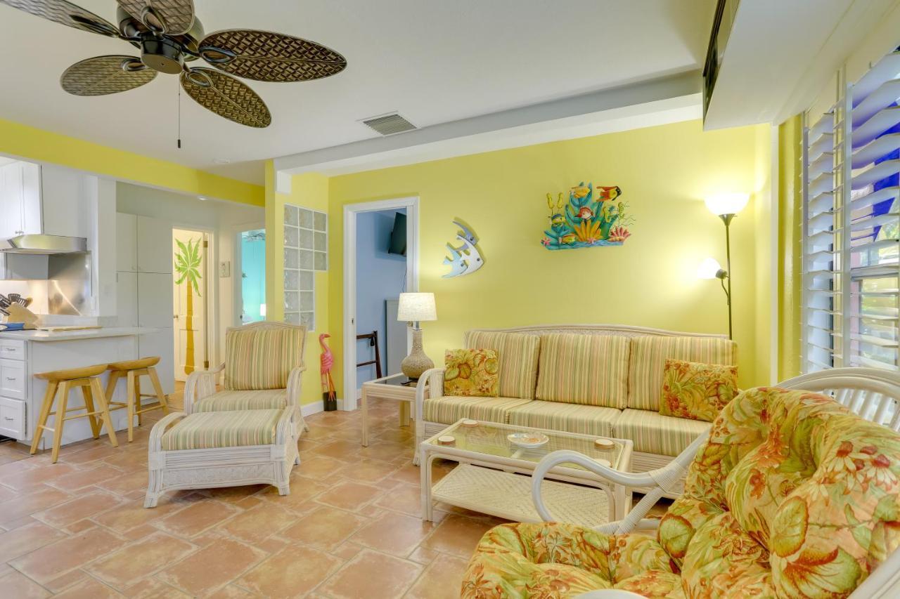 Holiday home Colorful Gulfport Walk To The Art District! St. Petersburg