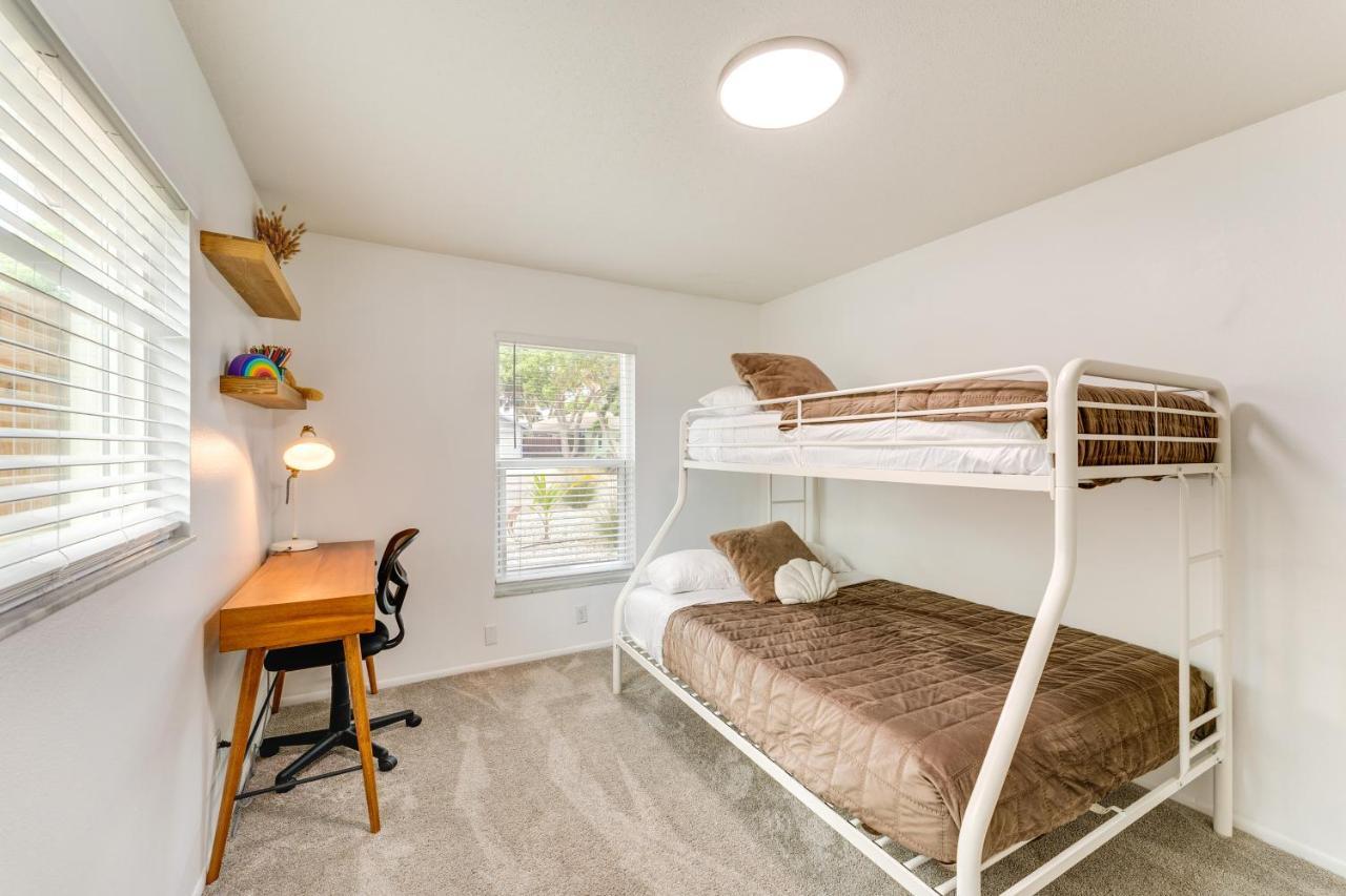 With Screened Pool, 3 Mi To Beaches! *