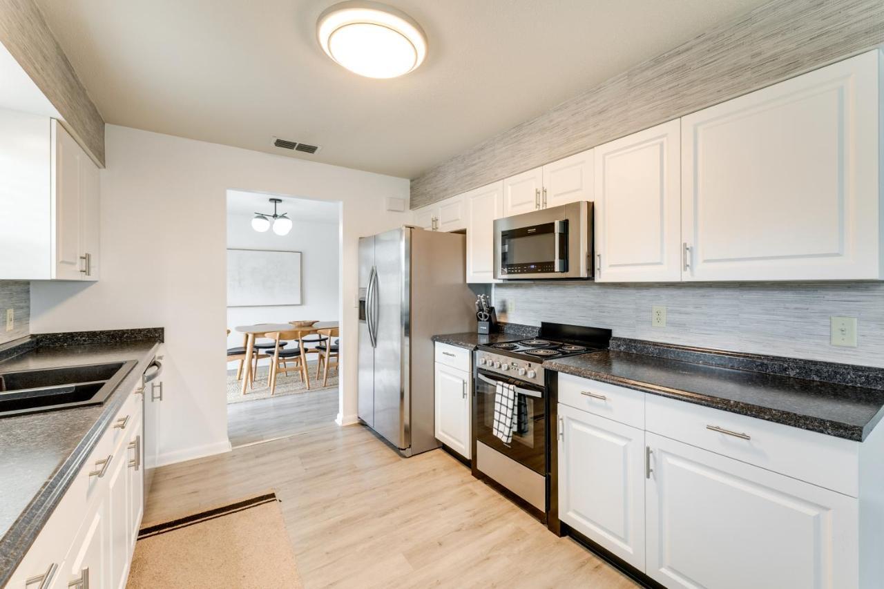 Holiday home With Screened Pool, 3 Mi To Beaches!