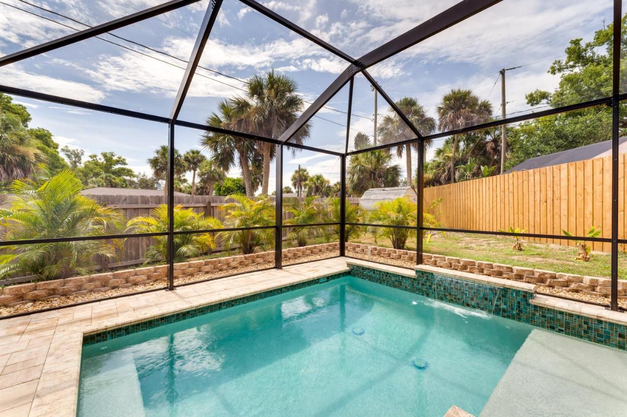 With Screened Pool, 3 Mi To Beaches! Holiday home *
