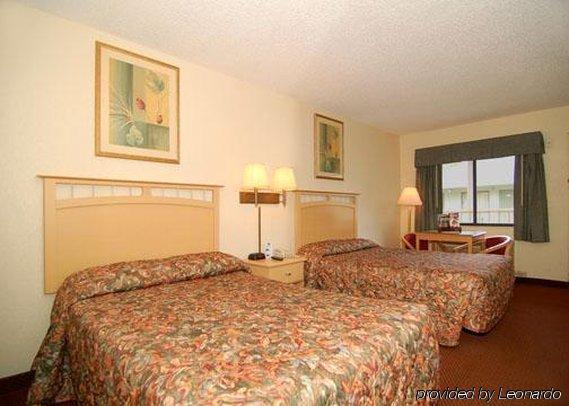 Country Hearth Inn- Motel 2*