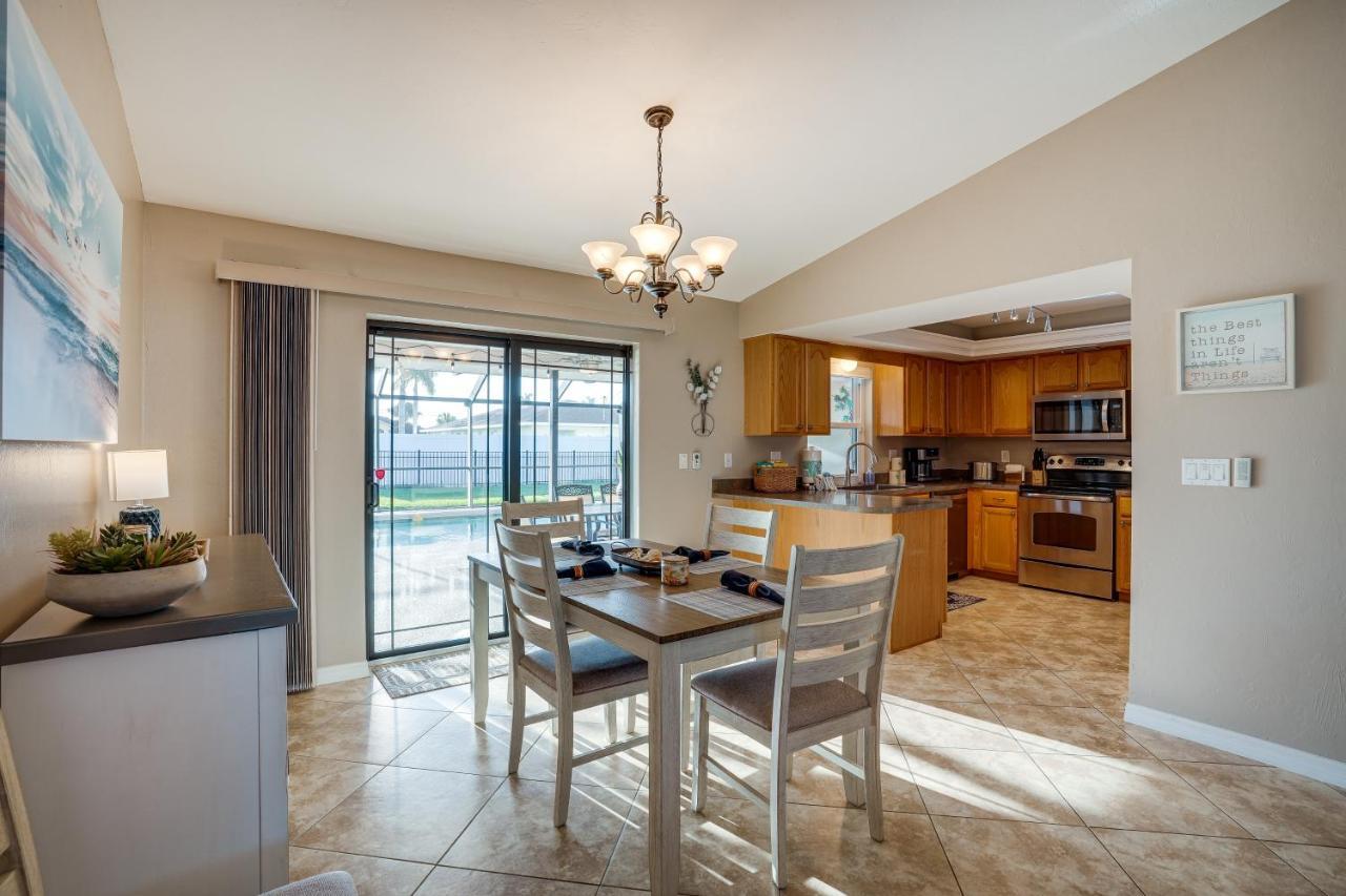 Holiday home With Screened Pool And Patio!