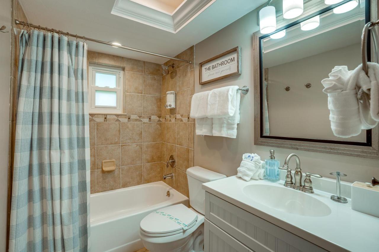 With Screened Pool And Patio! Holiday home