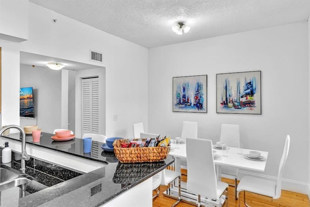 Gorgeous Townhouse Beach Access Amenities Apartment Hallandale Beach