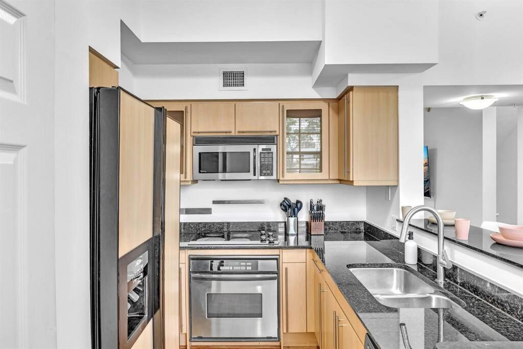 Gorgeous Townhouse Beach Access Amenities Apartment *