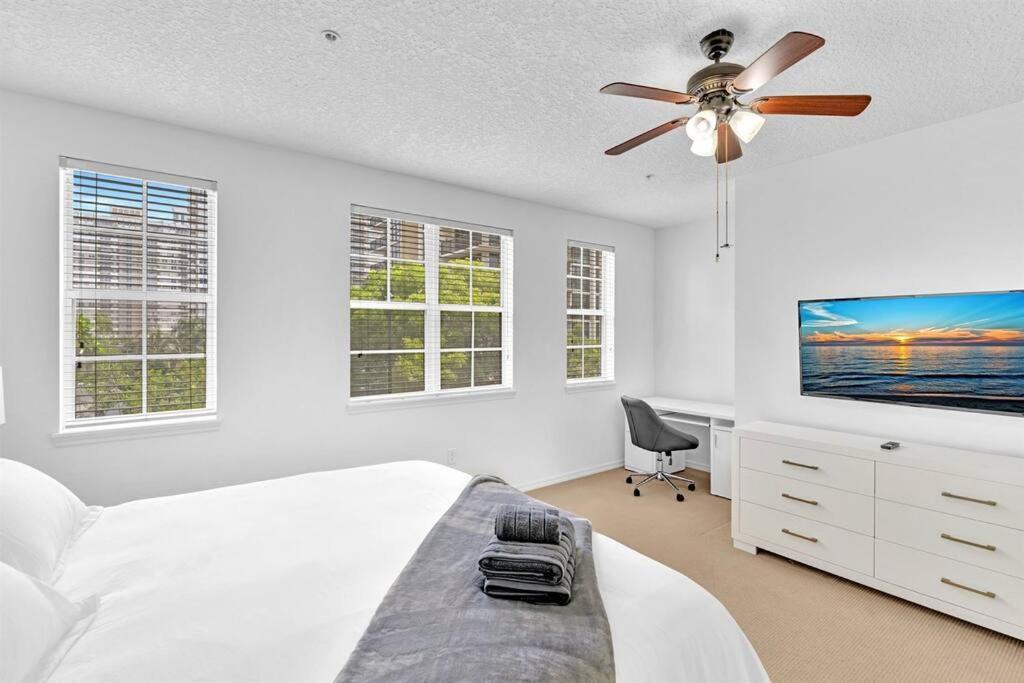 Gorgeous Townhouse Beach Access Amenities Apartment