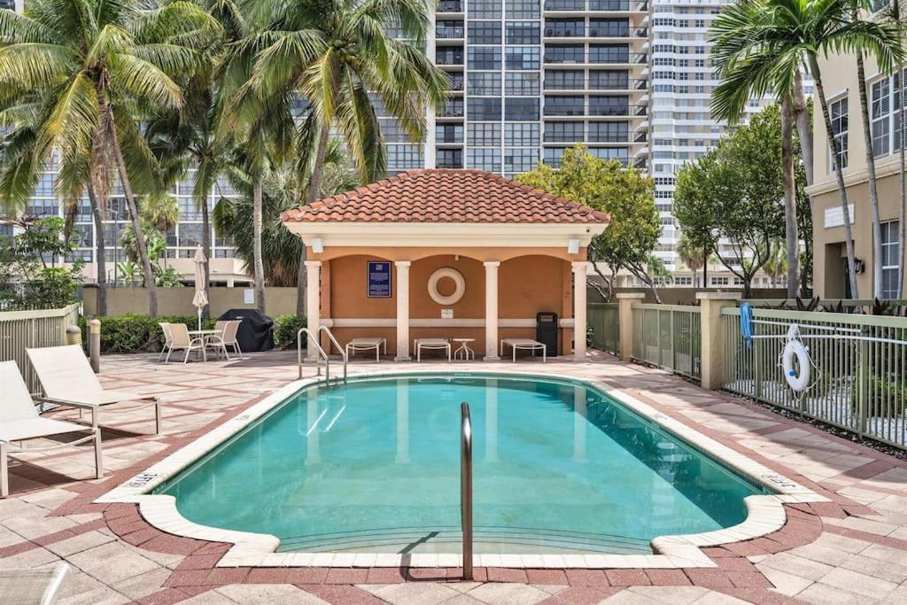 Gorgeous Townhouse Beach Access Amenities