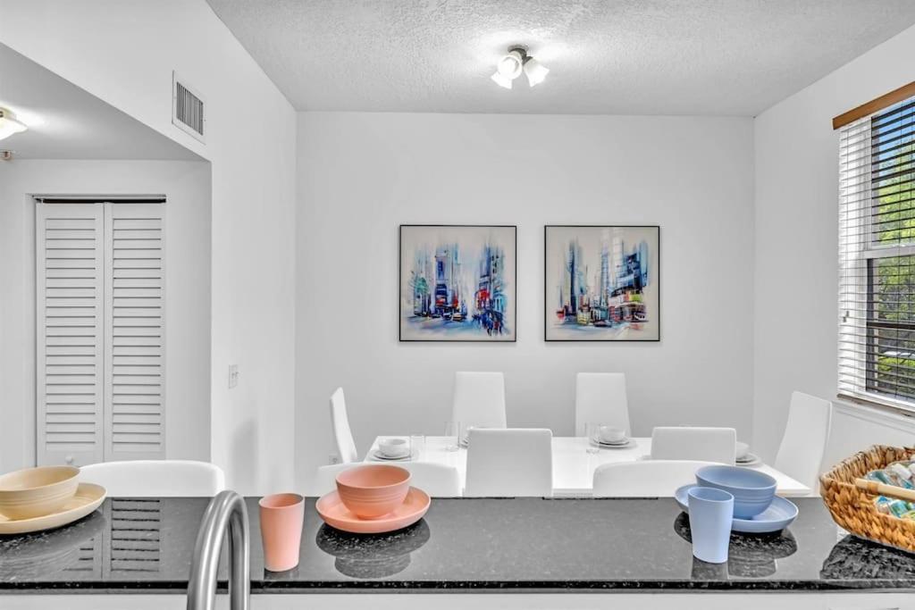 Gorgeous Townhouse Beach Access Amenities
