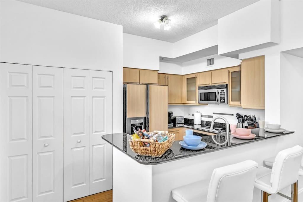 Gorgeous Townhouse Beach Access Amenities Apartment *