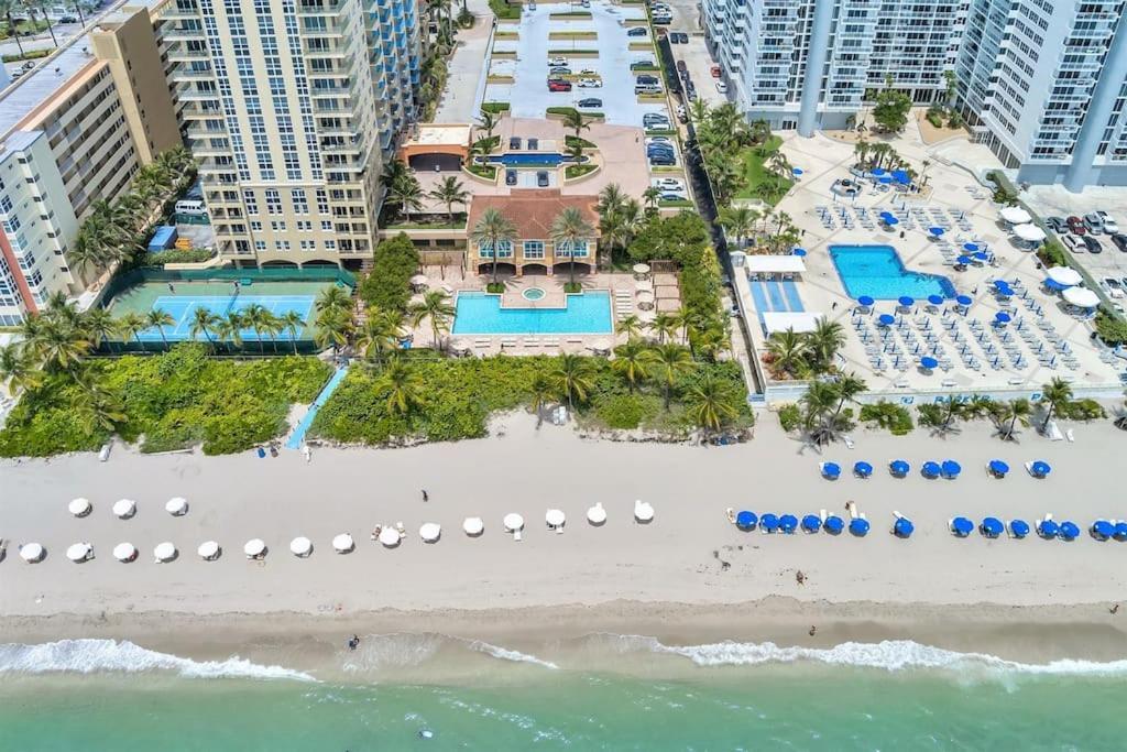 Gorgeous Townhouse Beach Access Amenities Apartment Hallandale Beach