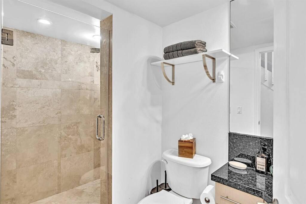 Gorgeous Townhouse Beach Access Amenities Apartment