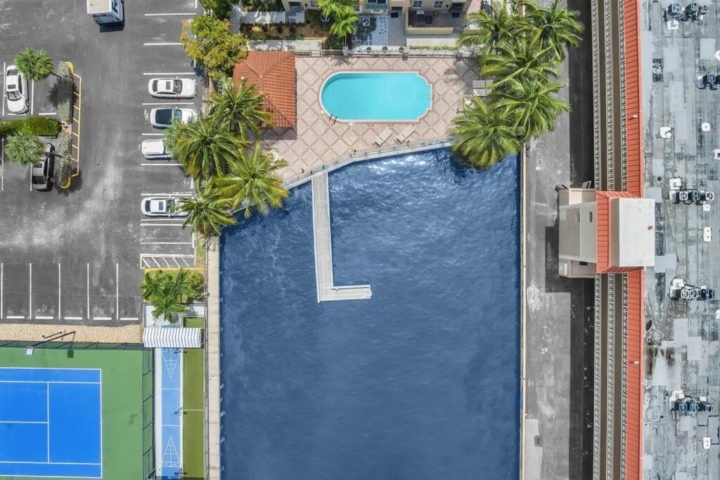 Gorgeous Townhouse Beach Access Amenities Apartment *