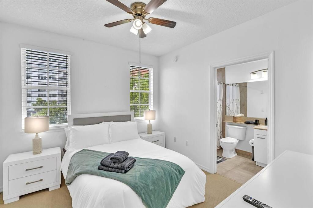 Gorgeous Townhouse Beach Access Amenities * Hallandale Beach