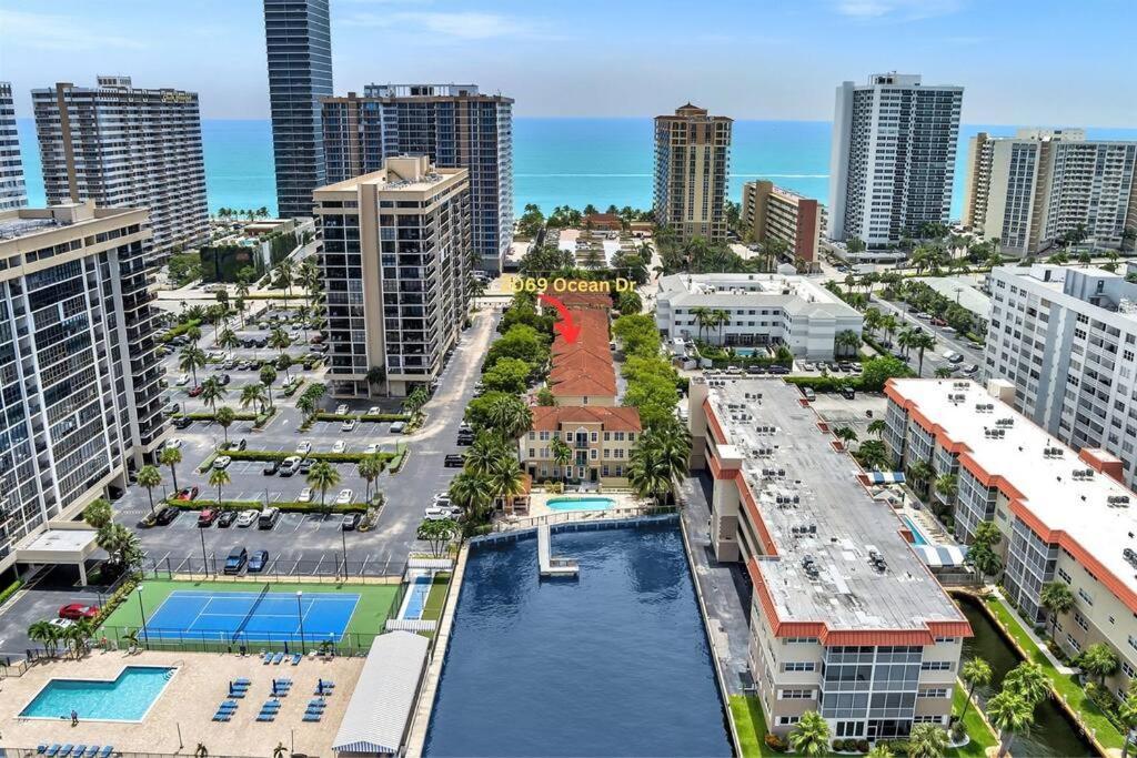 Gorgeous Townhouse Beach Access Amenities Apartment Hallandale Beach
