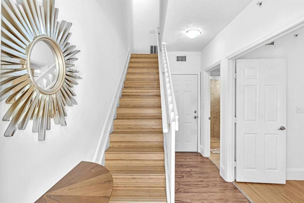Gorgeous Townhouse Beach Access Amenities Apartment Hallandale Beach
