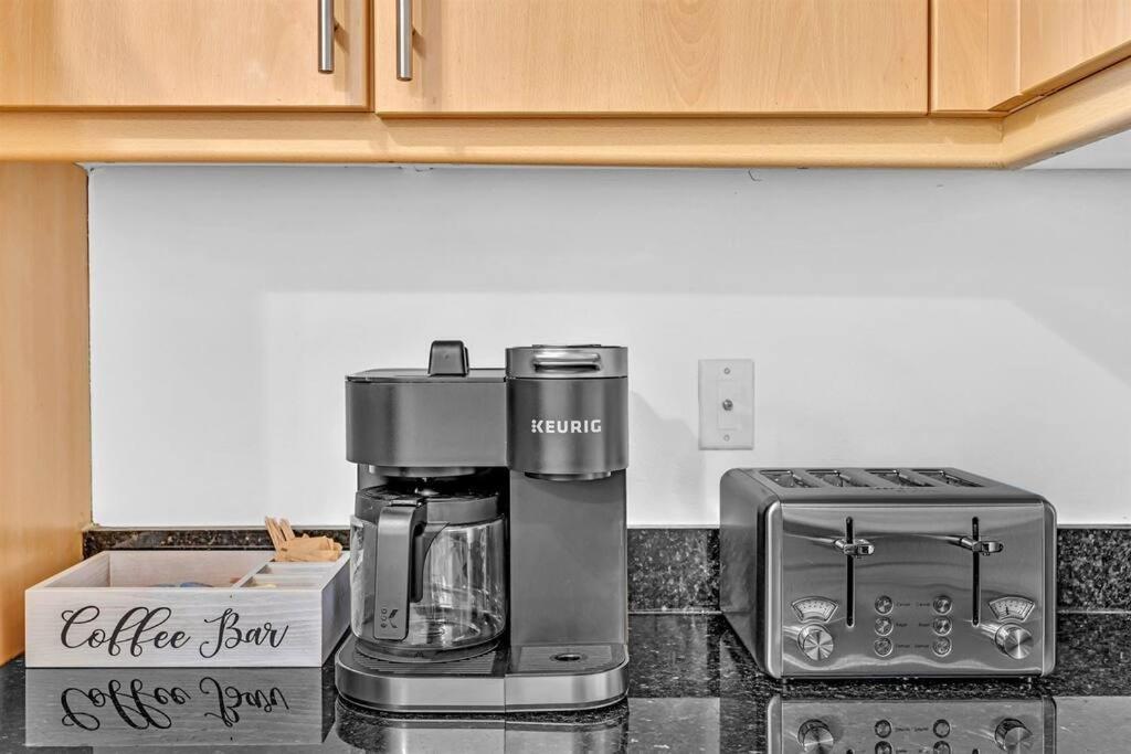 Gorgeous Townhouse Beach Access Amenities *
