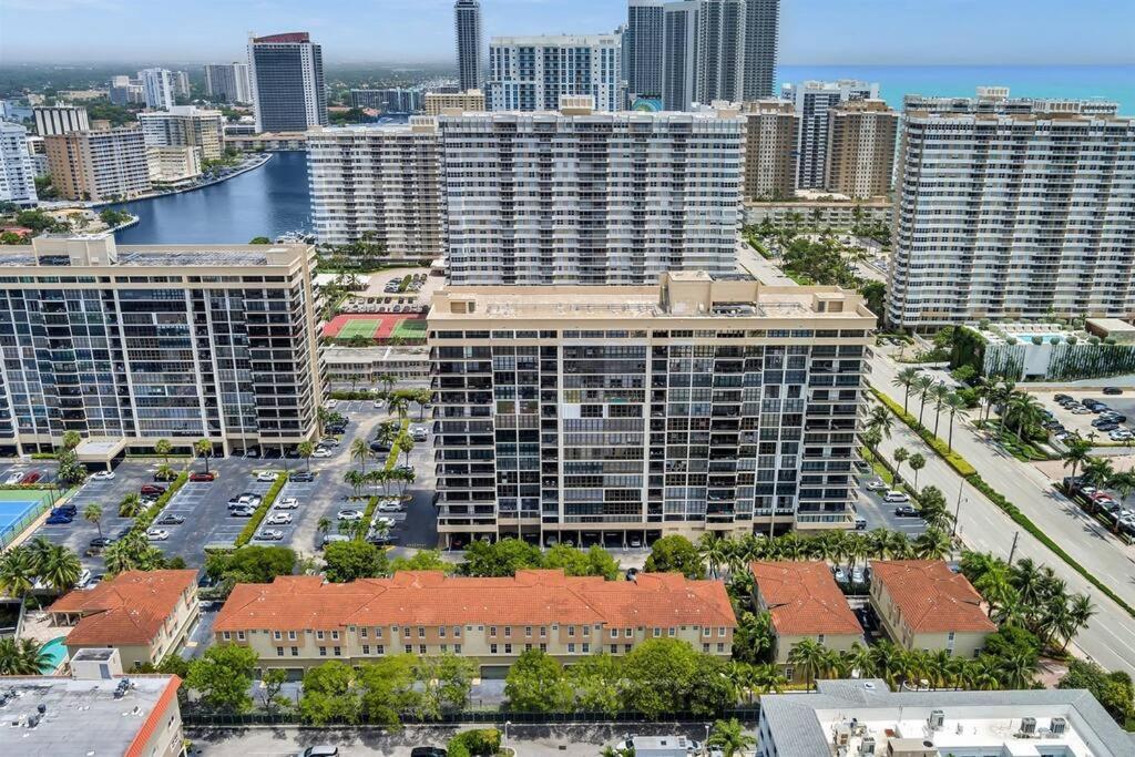 Gorgeous Townhouse Beach Access Amenities Apartment *
