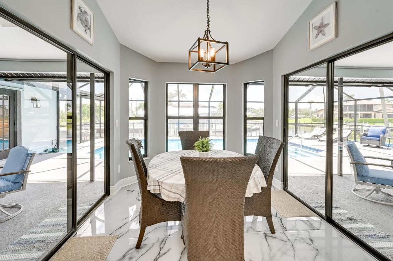 Luxurious Oasis Half Mi To Boat Ramp! Cape Coral