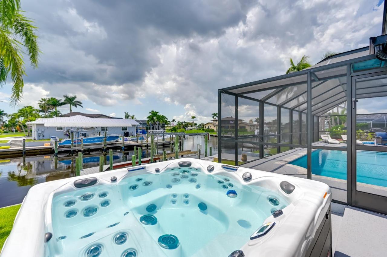 Holiday home Luxurious Oasis Half Mi To Boat Ramp! Cape Coral