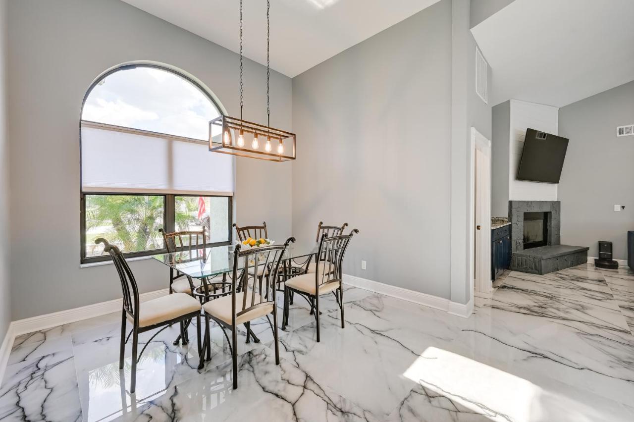 Luxurious Oasis Half Mi To Boat Ramp! Cape Coral