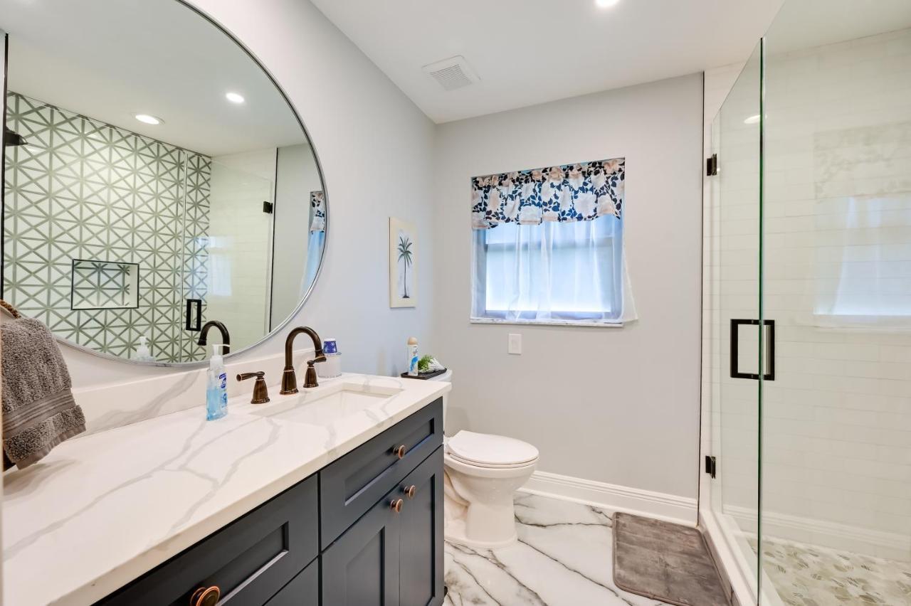 Luxurious Oasis Half Mi To Boat Ramp! Holiday home Cape Coral